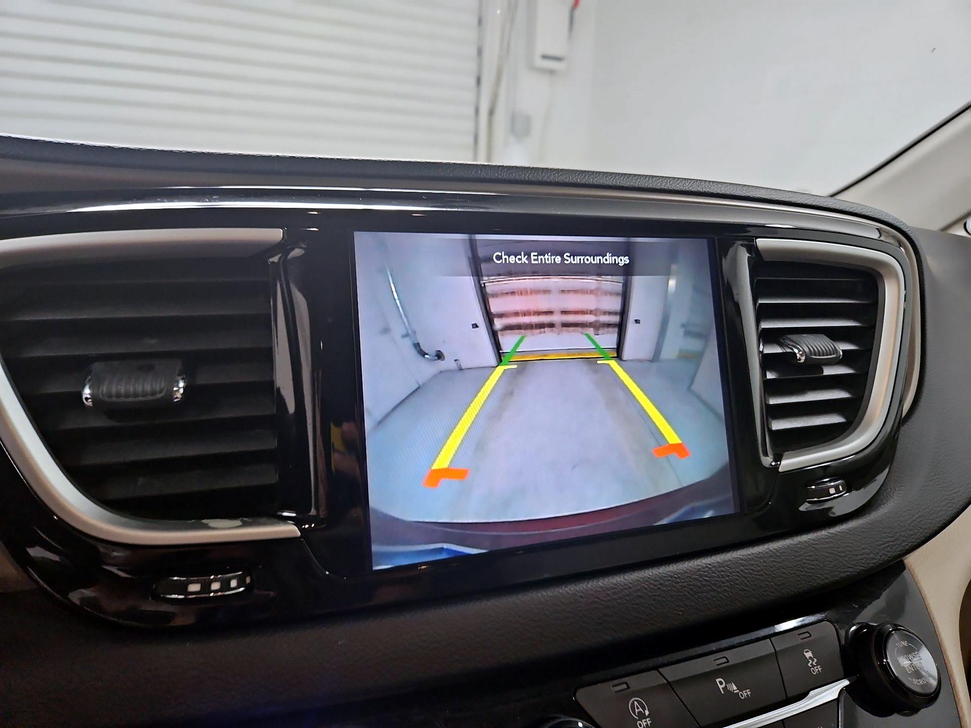 Thumbnail: 2018 Chrysler Pacifica - 15