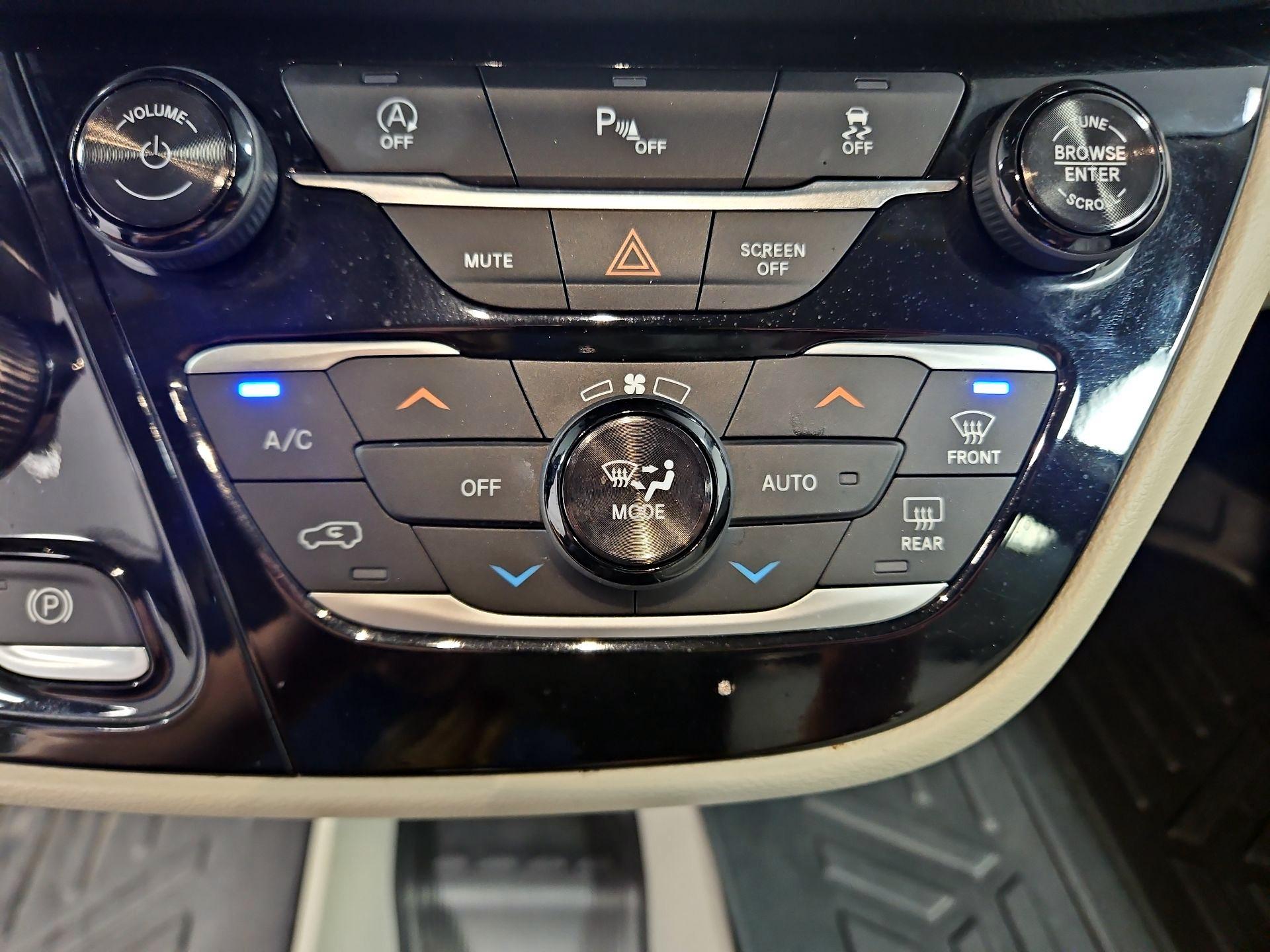 Thumbnail: 2018 Chrysler Pacifica - 17