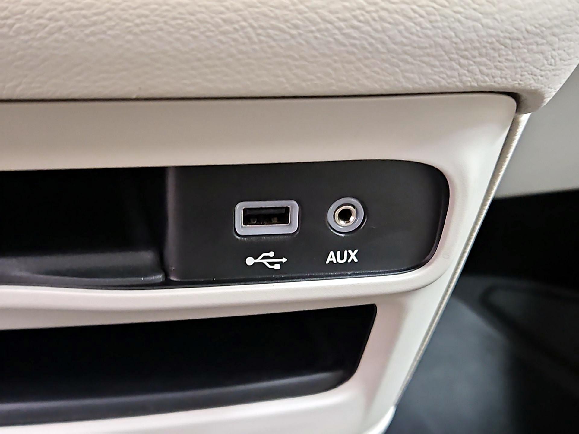 Thumbnail: 2018 Chrysler Pacifica - 19