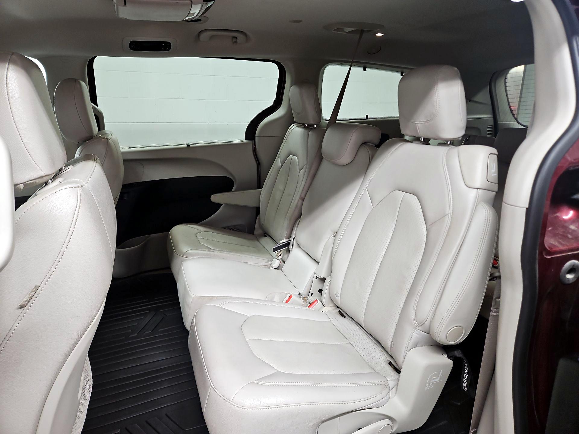 Thumbnail: 2018 Chrysler Pacifica - 20