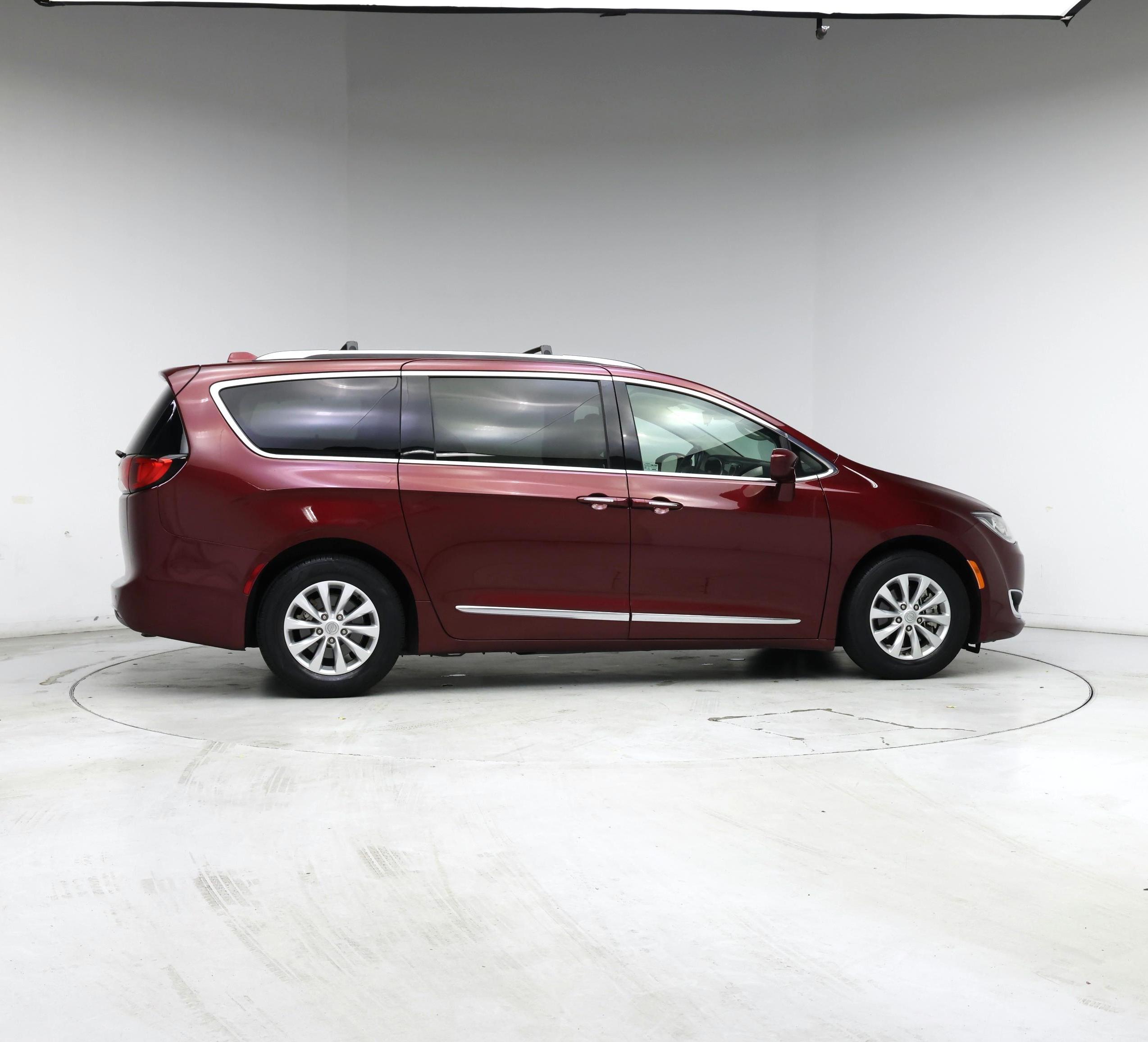 Thumbnail: 2018 Chrysler Pacifica - 7