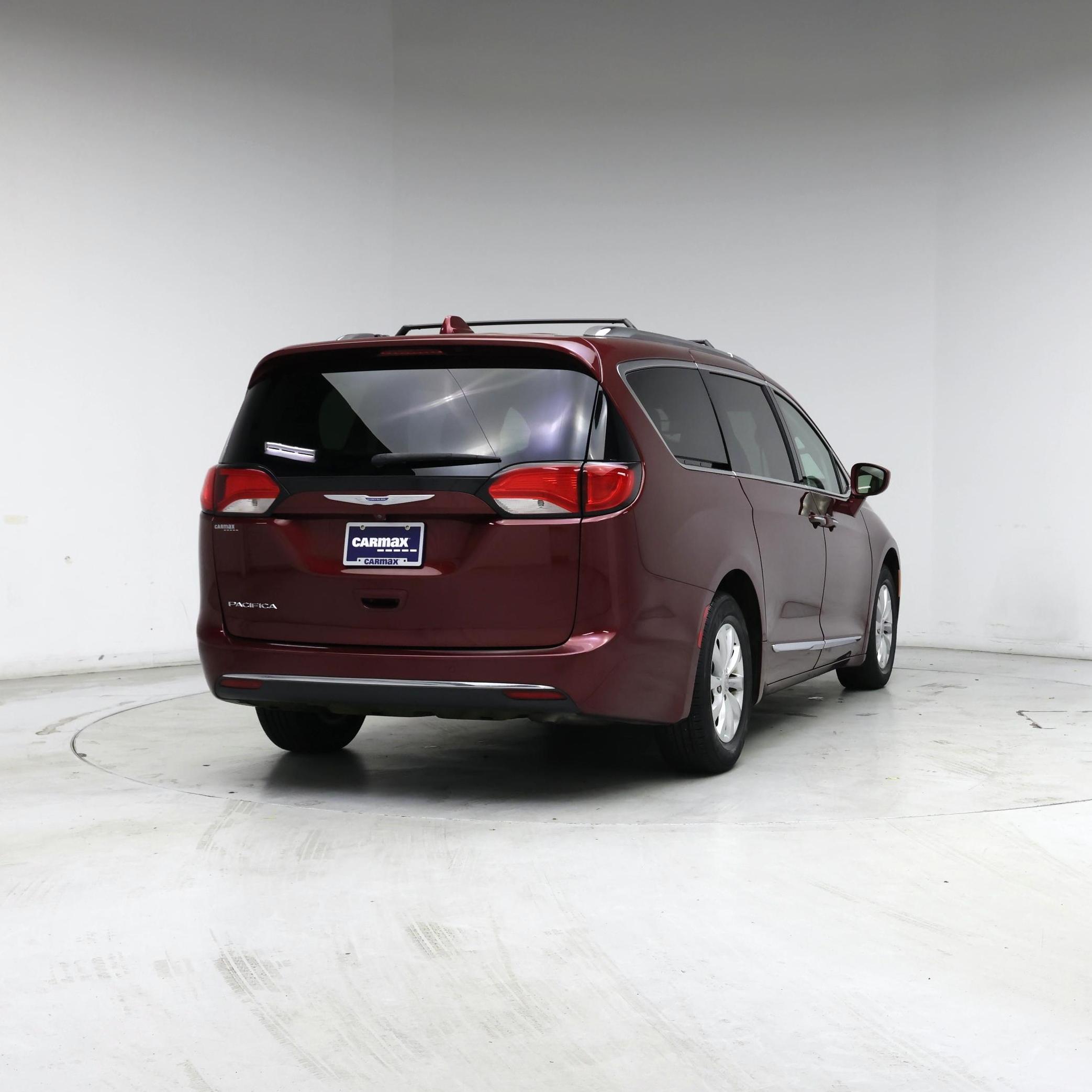 Thumbnail: 2018 Chrysler Pacifica - 8