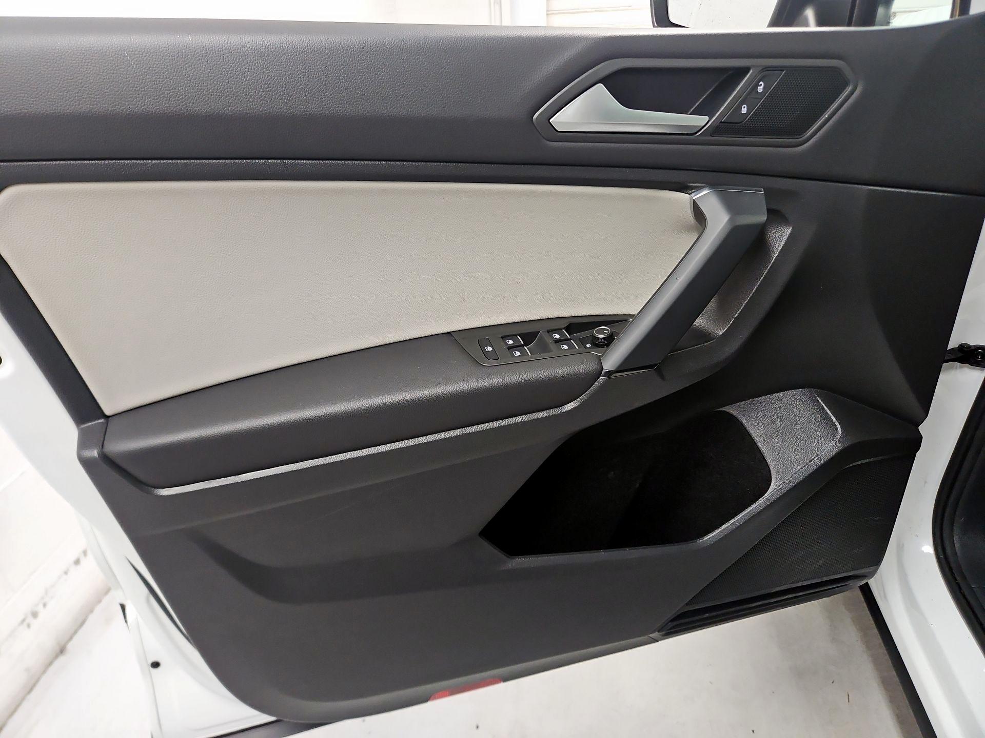 Thumbnail: 2019 Volkswagen Tiguan - 12