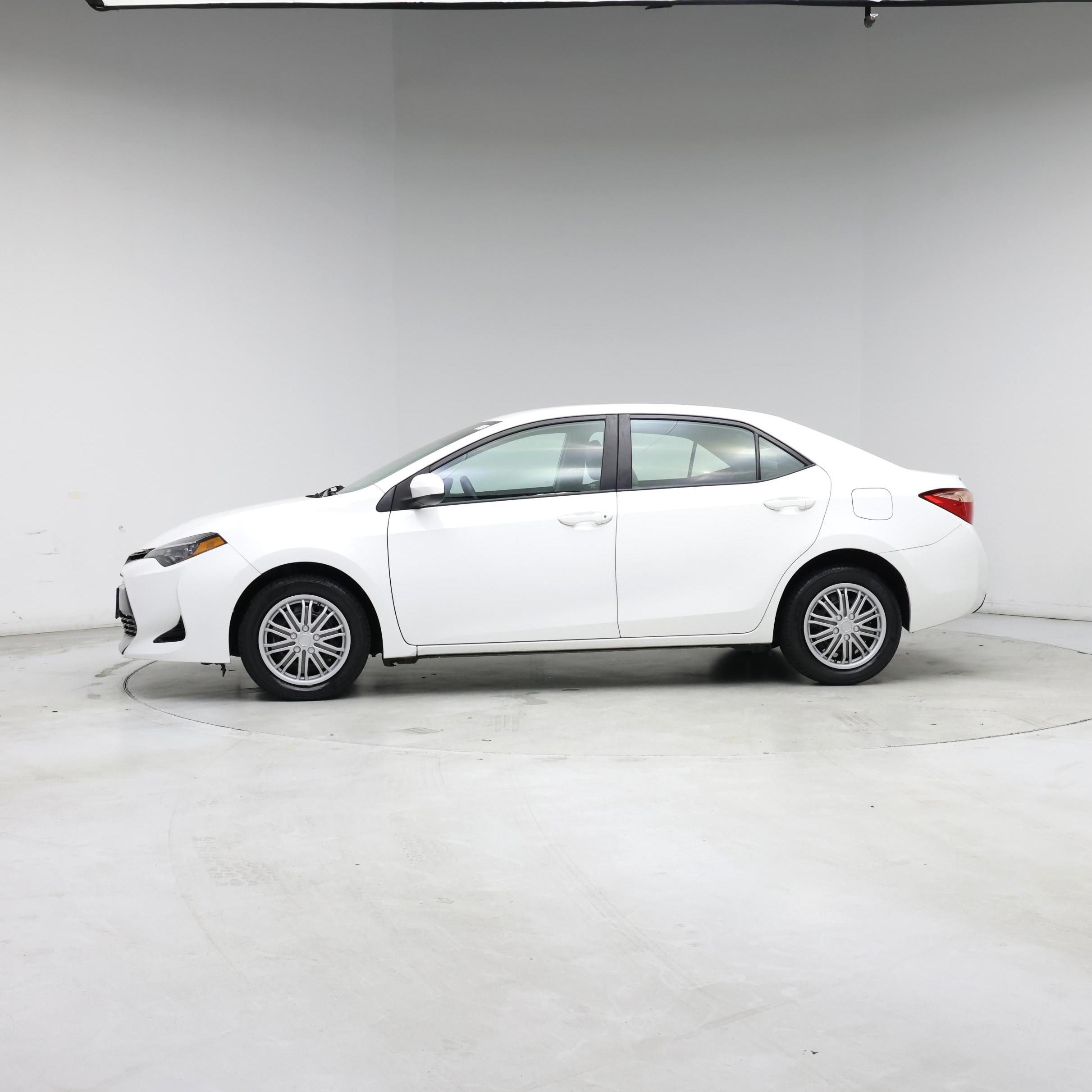Thumbnail: 2017 Toyota Corolla - 3