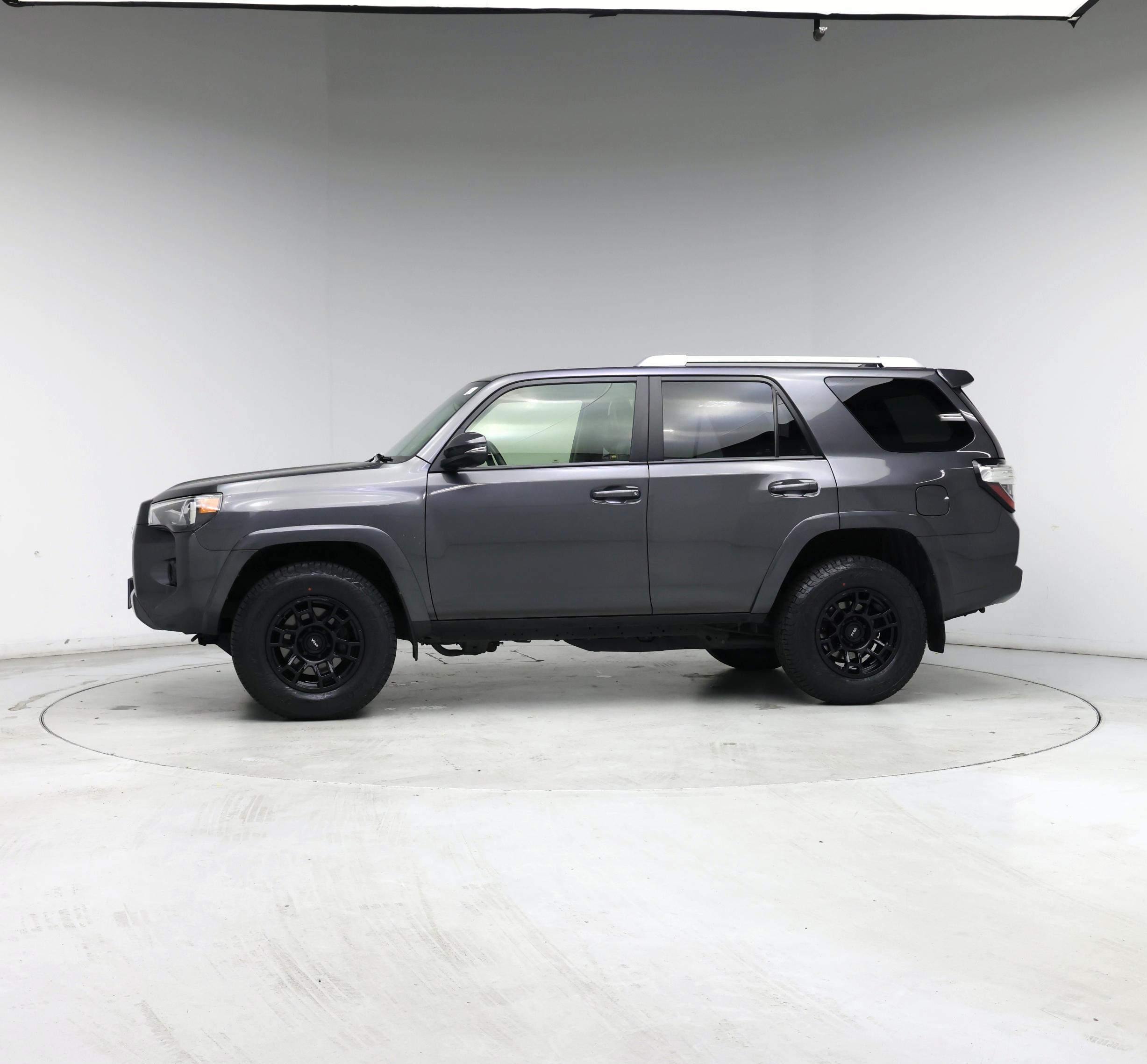 Thumbnail: 2018 Toyota 4Runner - 3