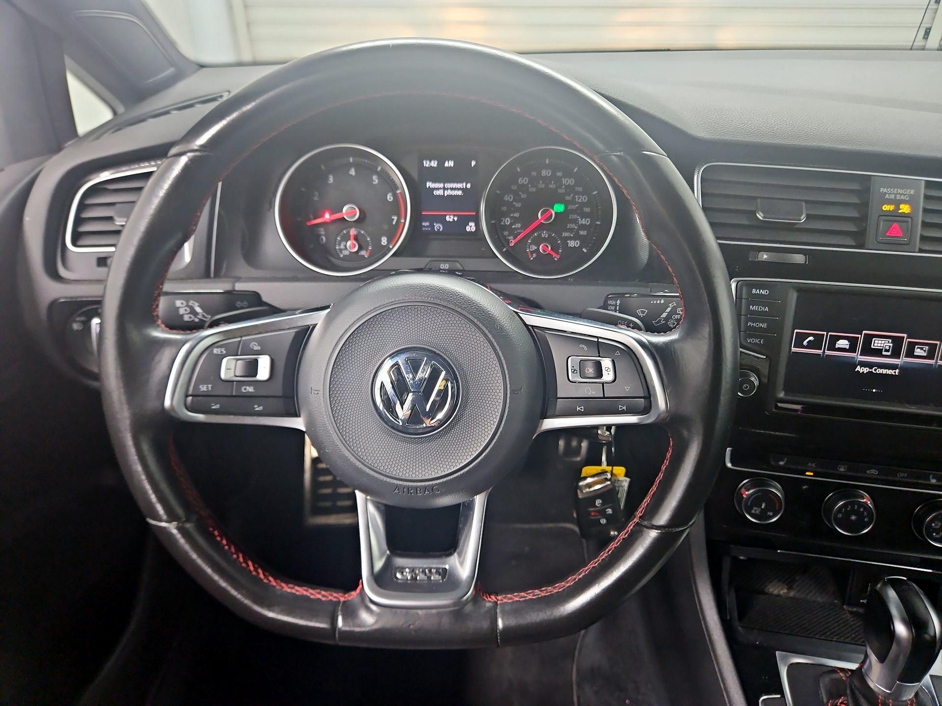 Thumbnail: 2017 Volkswagen Golf - 10