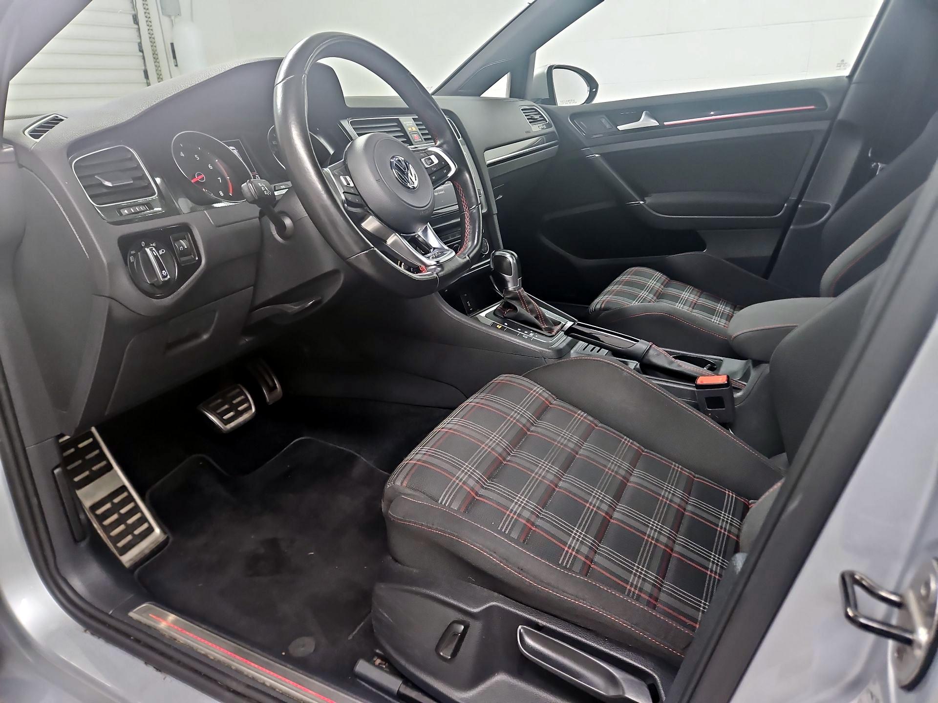 Thumbnail: 2017 Volkswagen Golf - 11