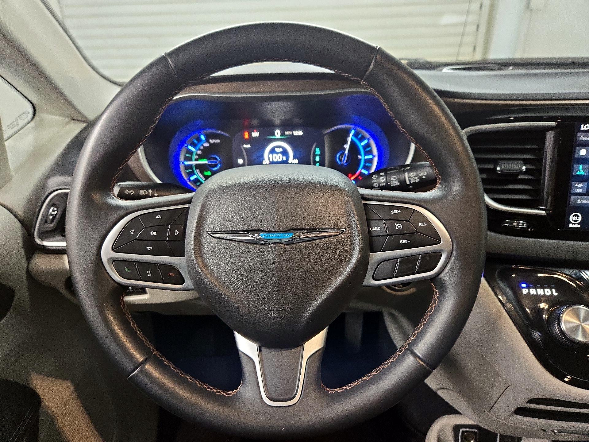 Thumbnail: 2018 Chrysler Pacifica - 10