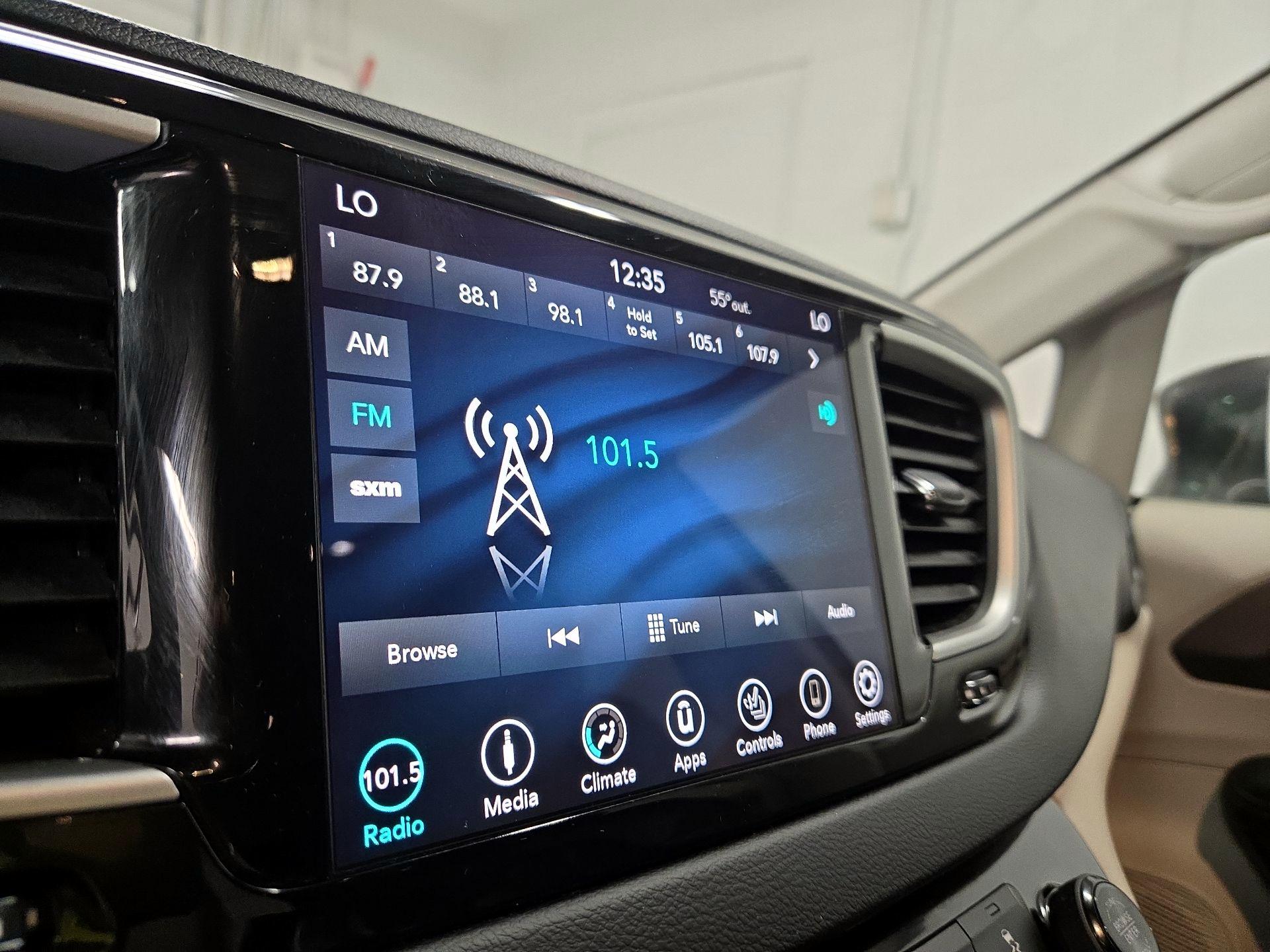 Thumbnail: 2018 Chrysler Pacifica - 15