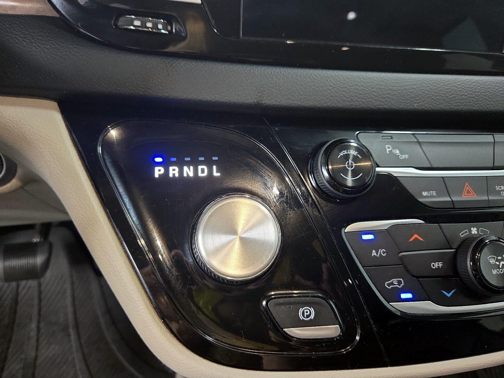 Thumbnail: 2018 Chrysler Pacifica - 17