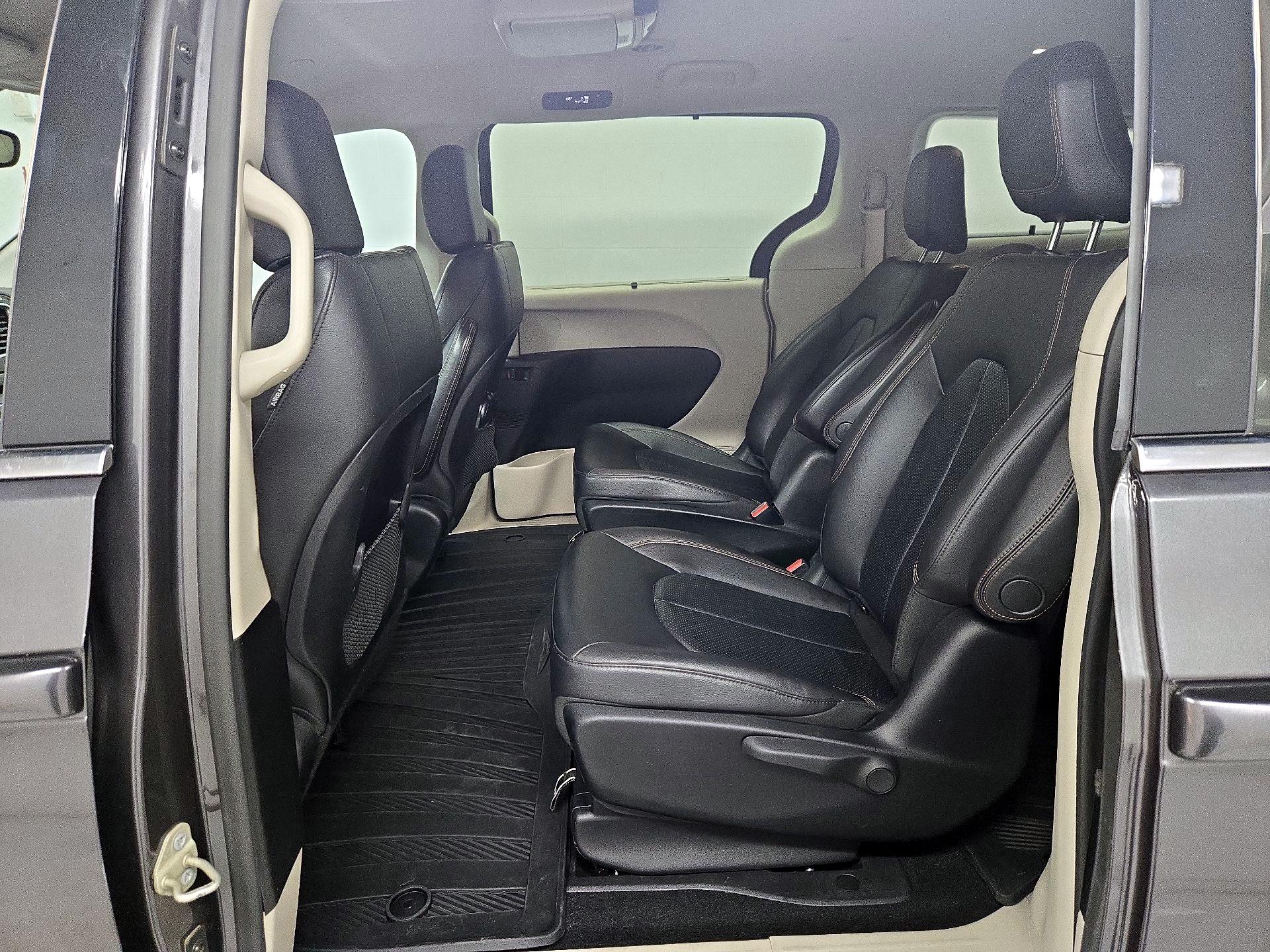 Thumbnail: 2018 Chrysler Pacifica - 19
