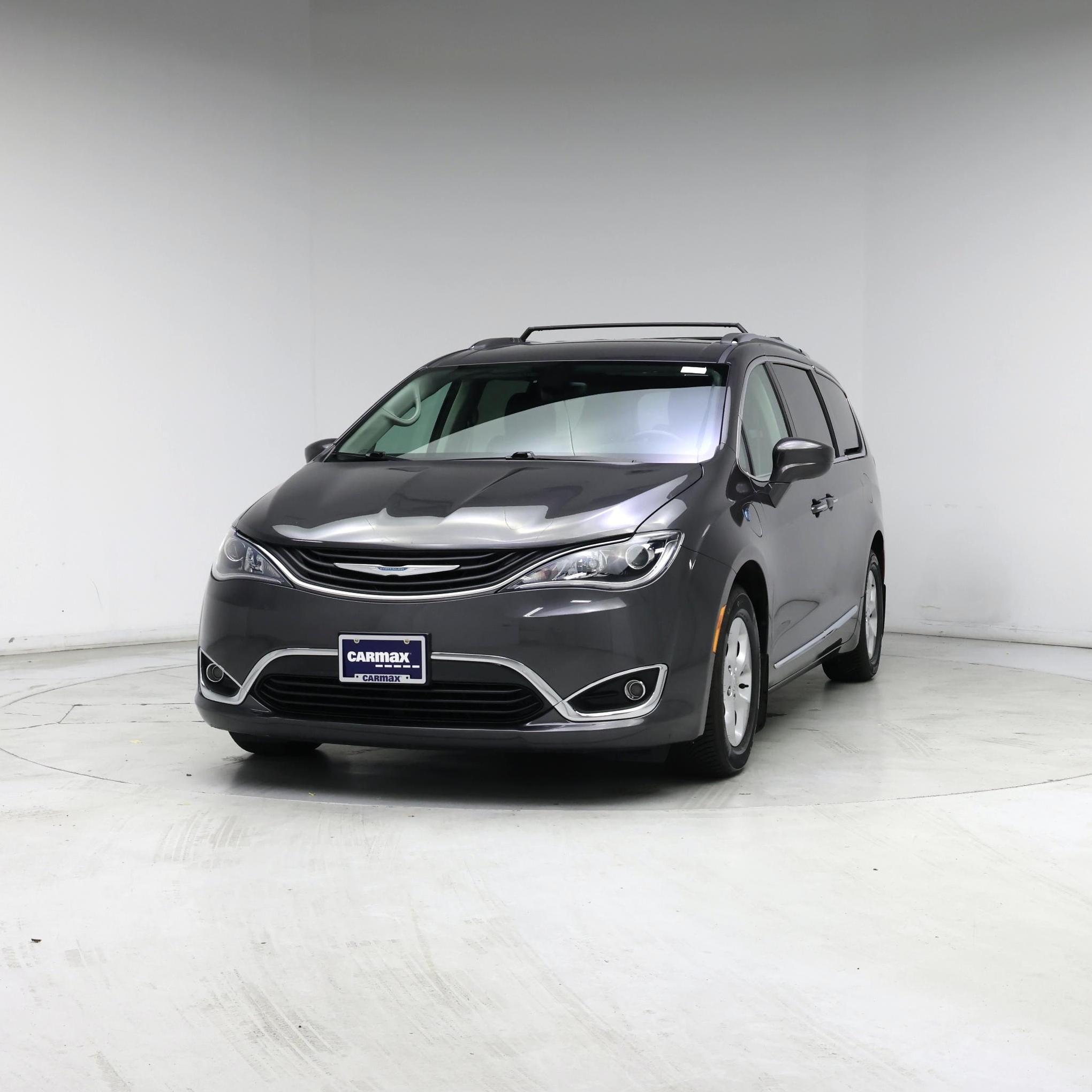 Thumbnail: 2018 Chrysler Pacifica - 4