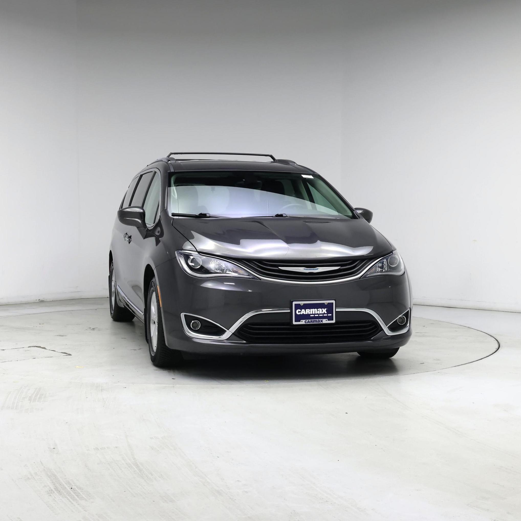 Thumbnail: 2018 Chrysler Pacifica - 5