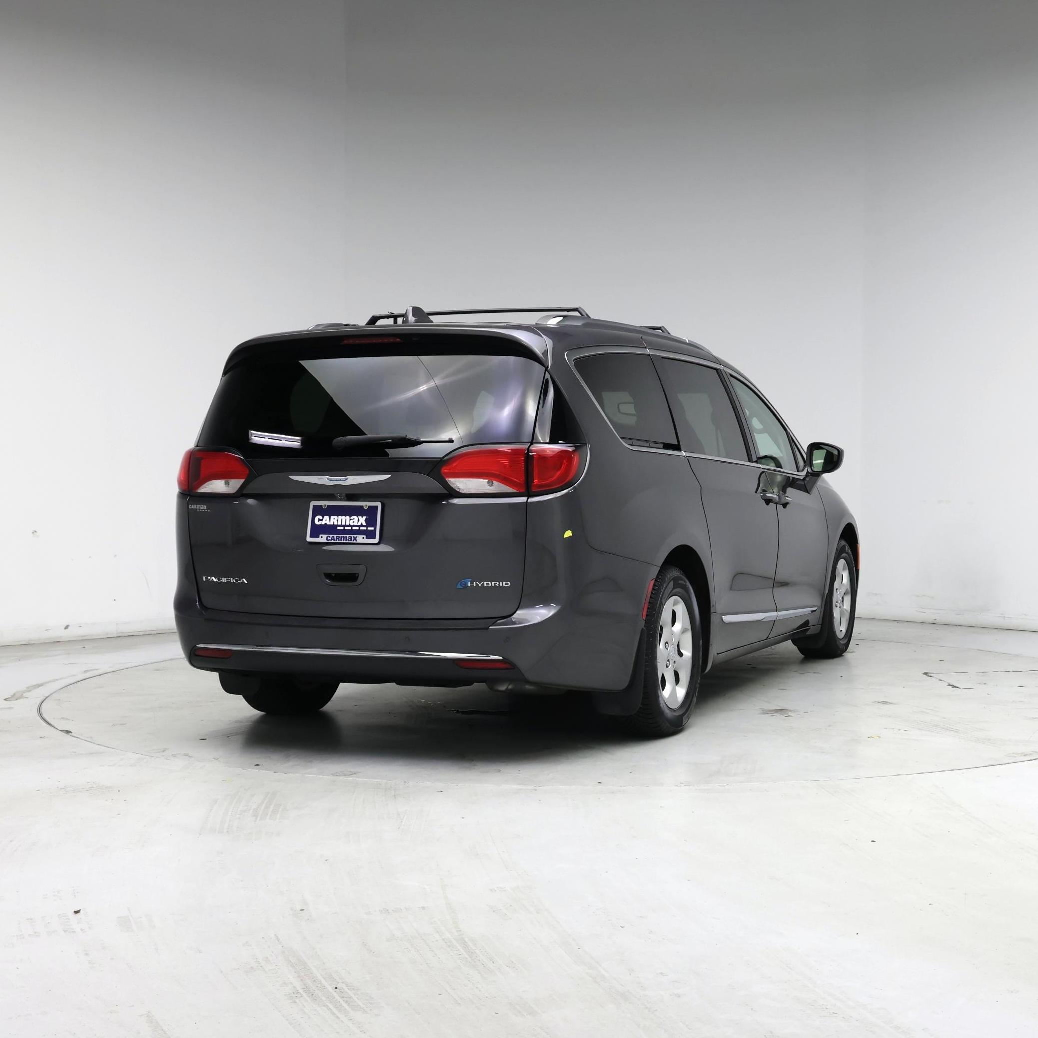 Thumbnail: 2018 Chrysler Pacifica - 8