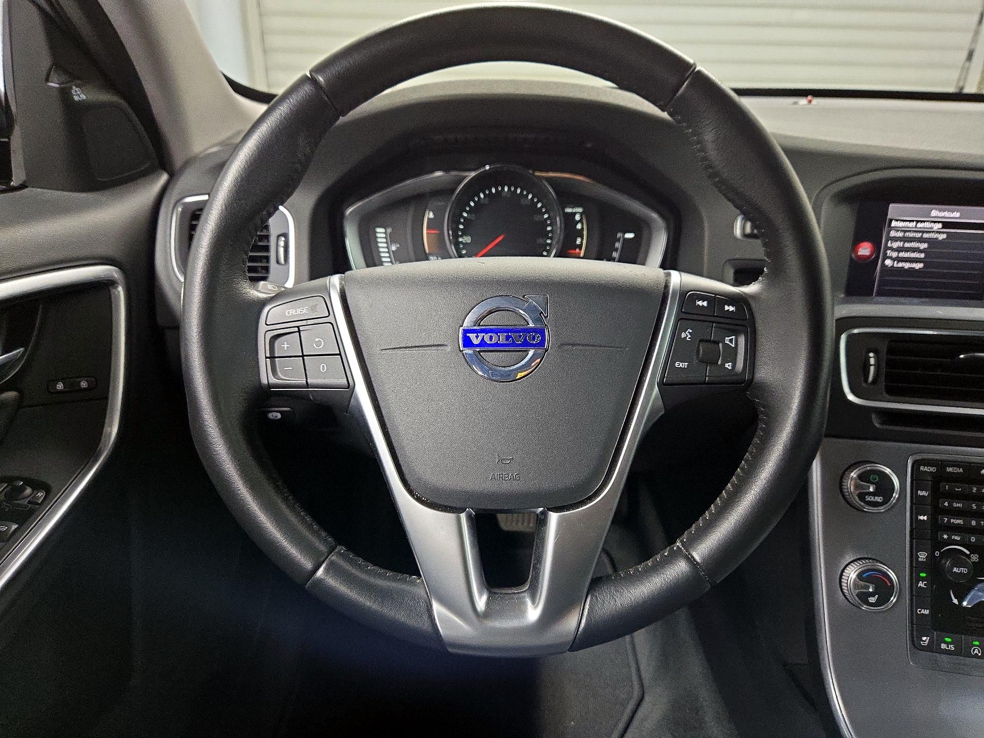 Thumbnail: 2017 Volvo S60 - 10