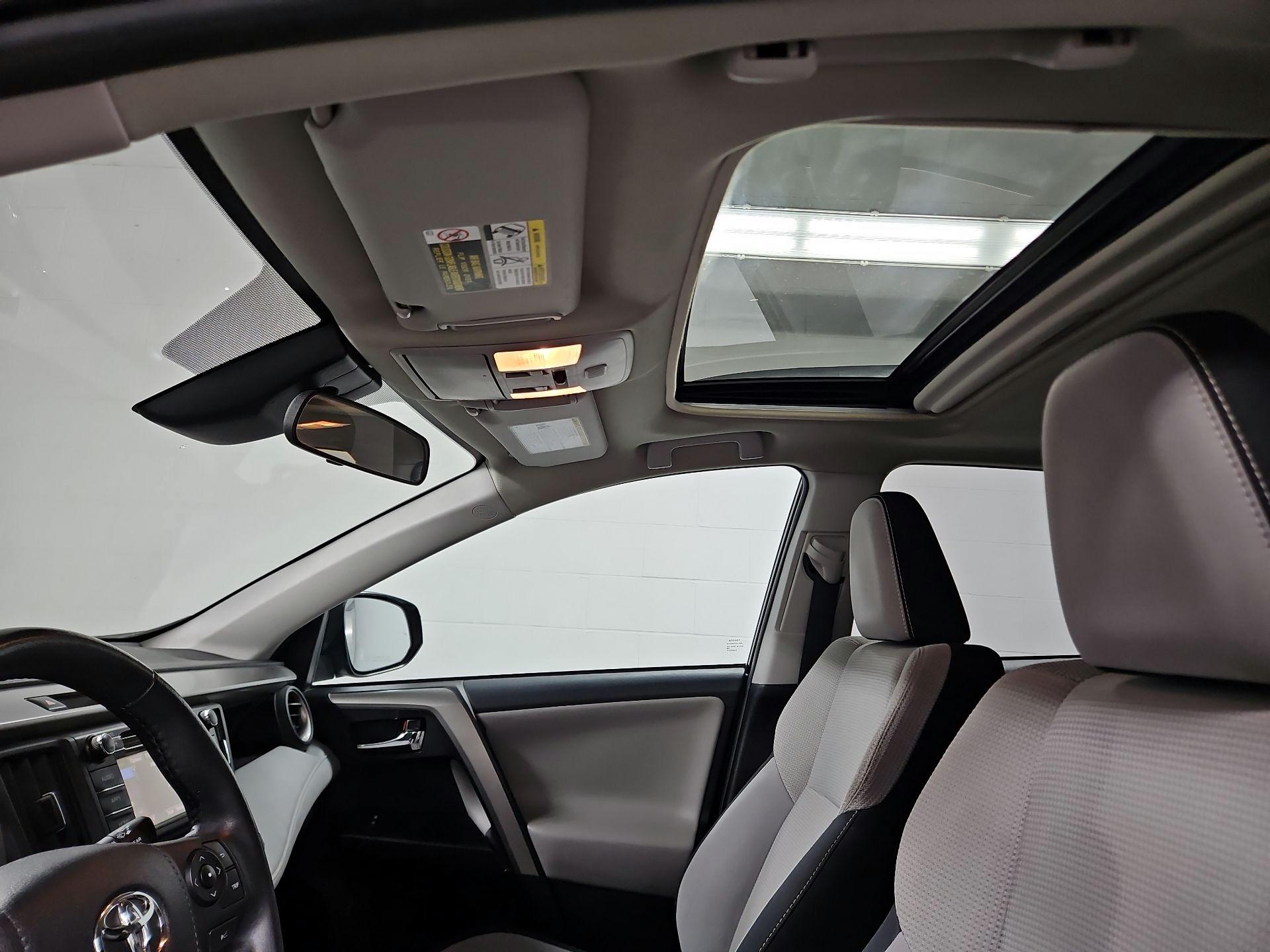 Thumbnail: 2018 Toyota RAV4 - 19