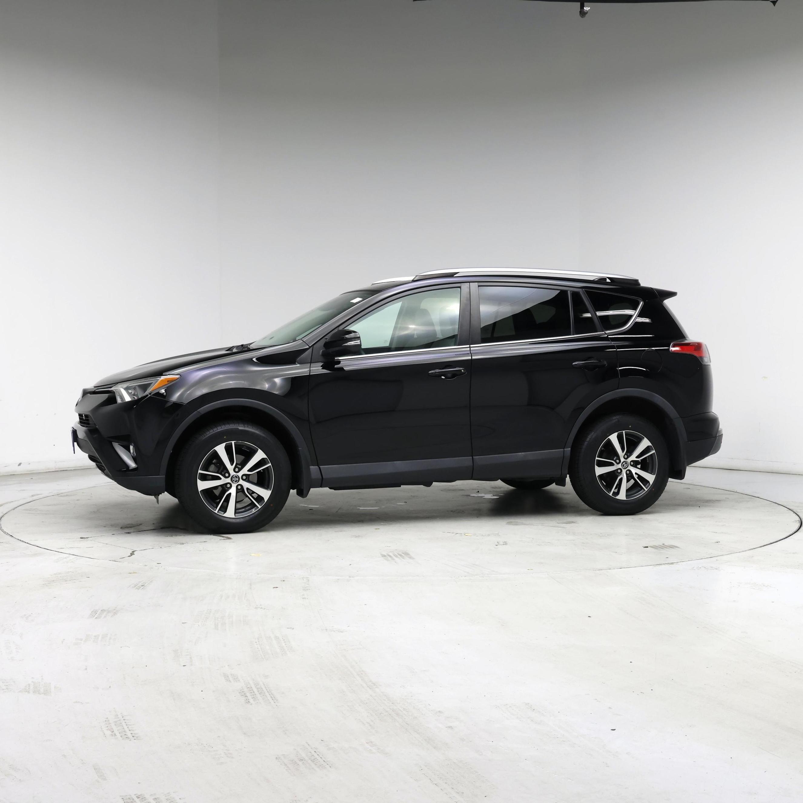 Thumbnail: 2018 Toyota RAV4 - 3