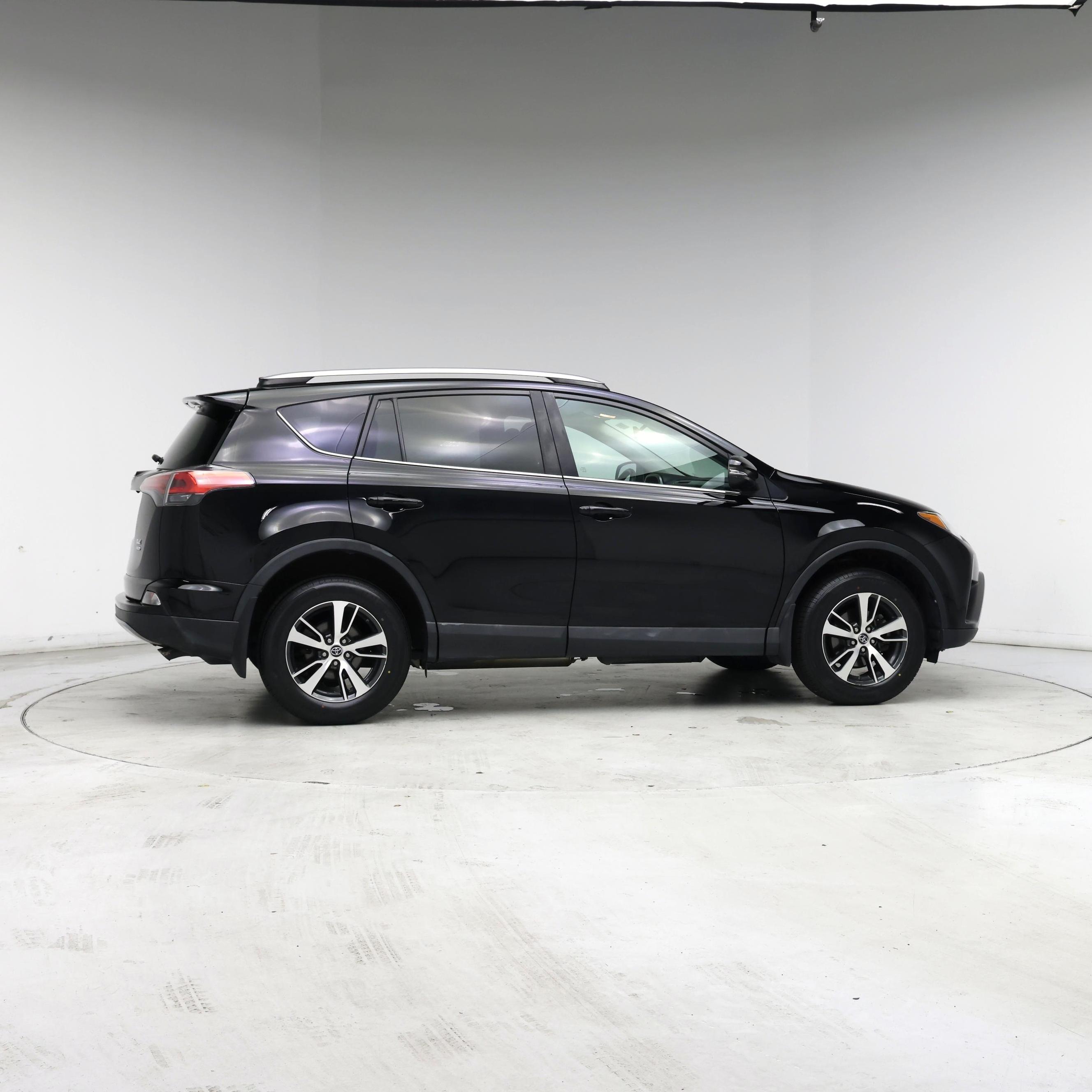 Thumbnail: 2018 Toyota RAV4 - 7