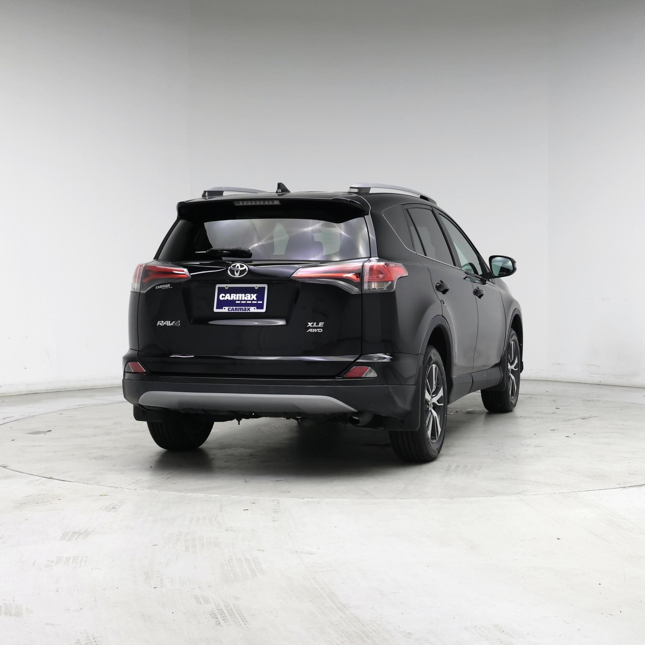 Thumbnail: 2018 Toyota RAV4 - 8