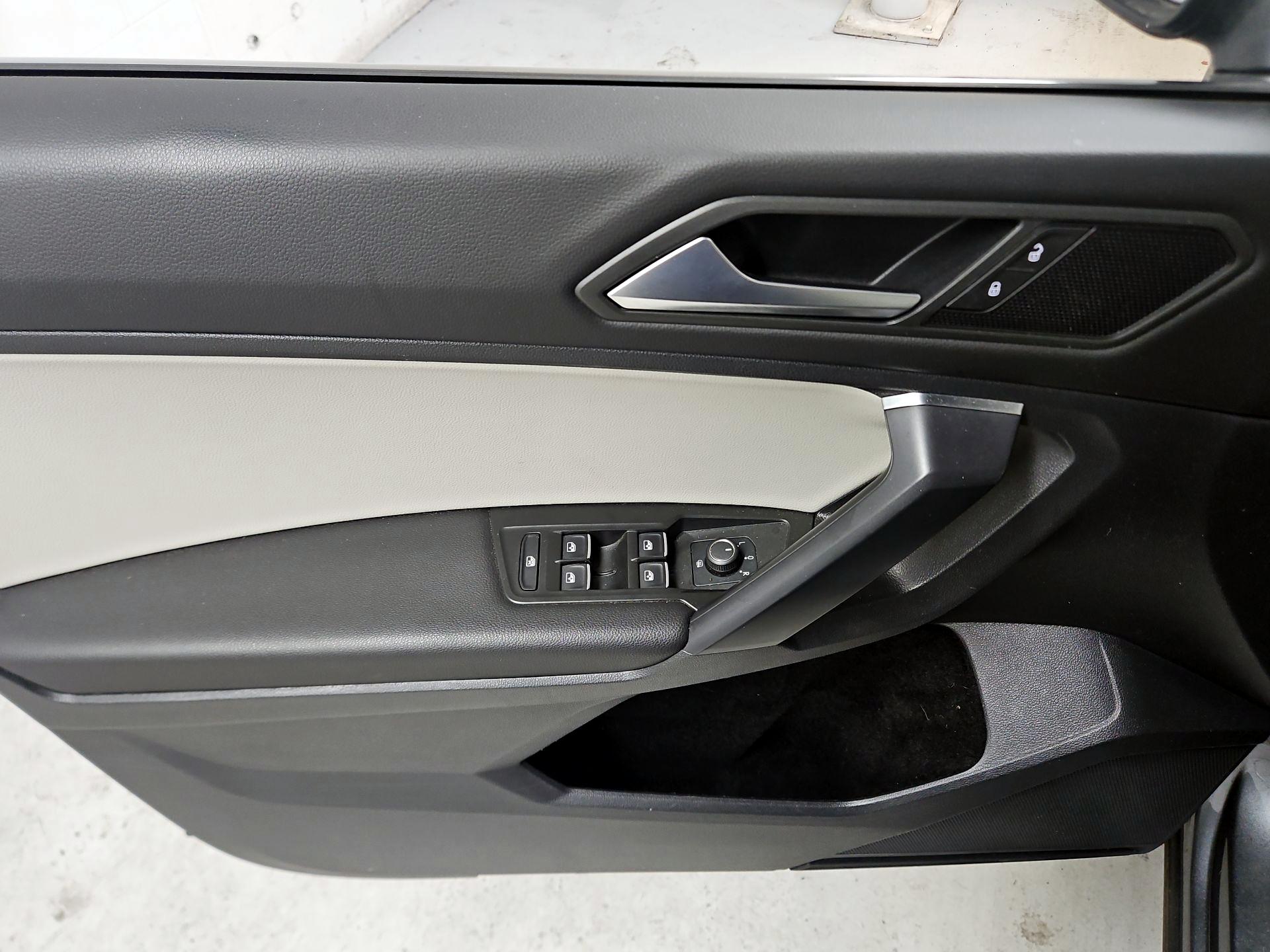 Thumbnail: 2021 Volkswagen Tiguan - 12