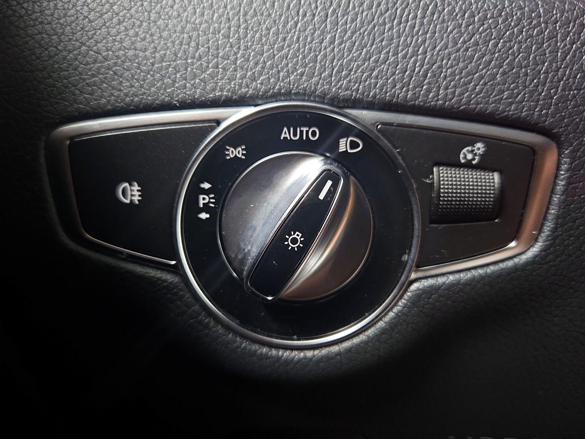 Thumbnail: 2020 Mercedes-Benz E-Class - 13