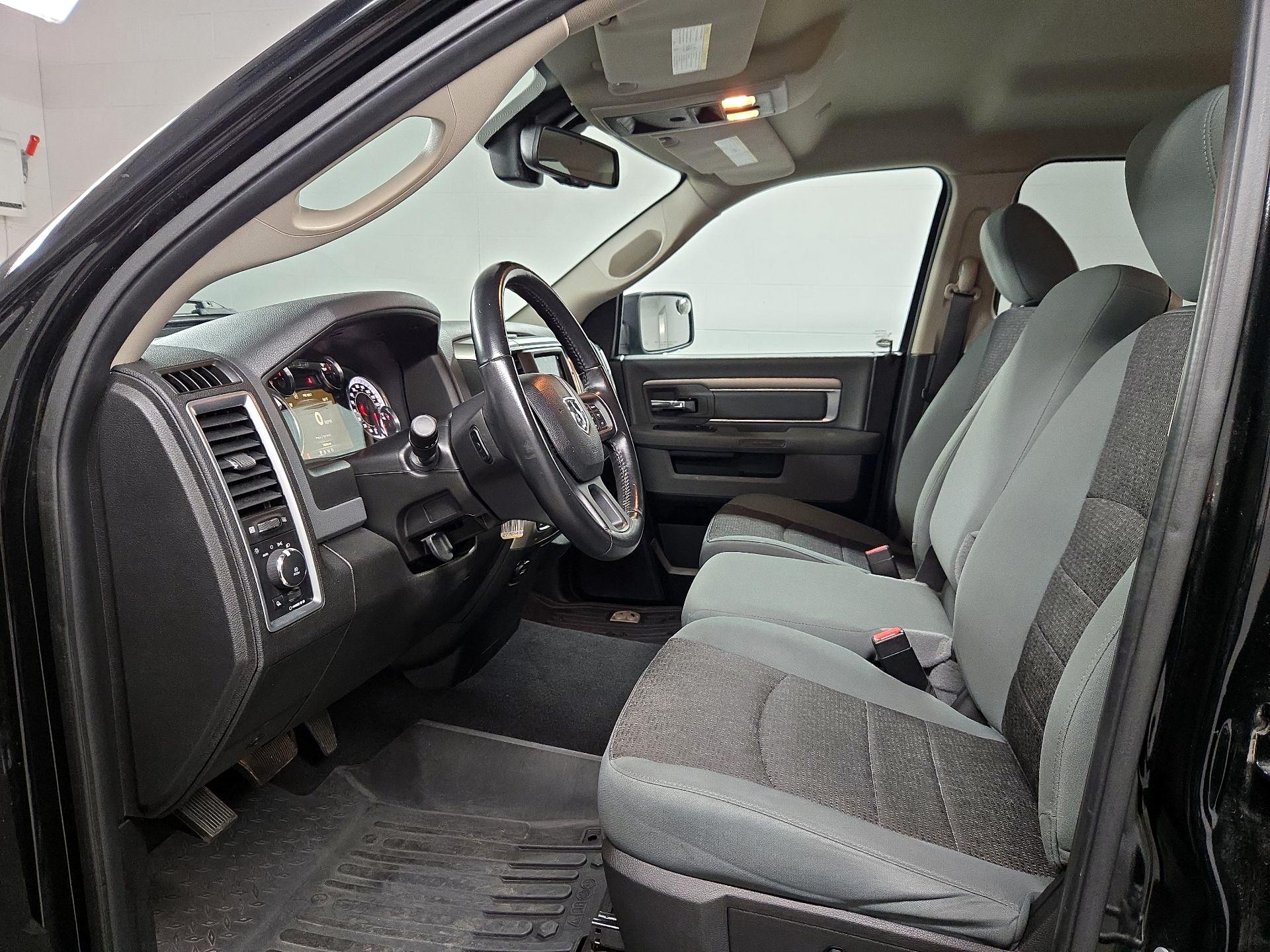 Thumbnail: 2019 RAM 1500 Classic - 11