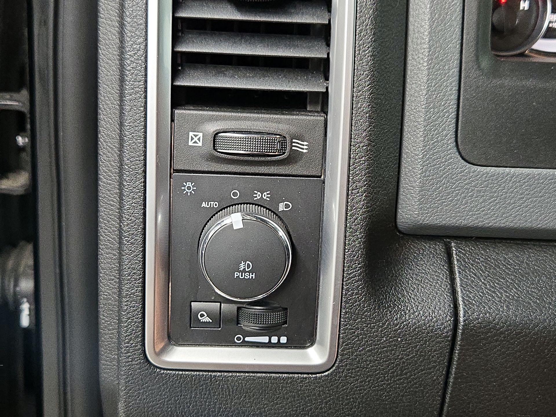 Thumbnail: 2019 RAM 1500 Classic - 13