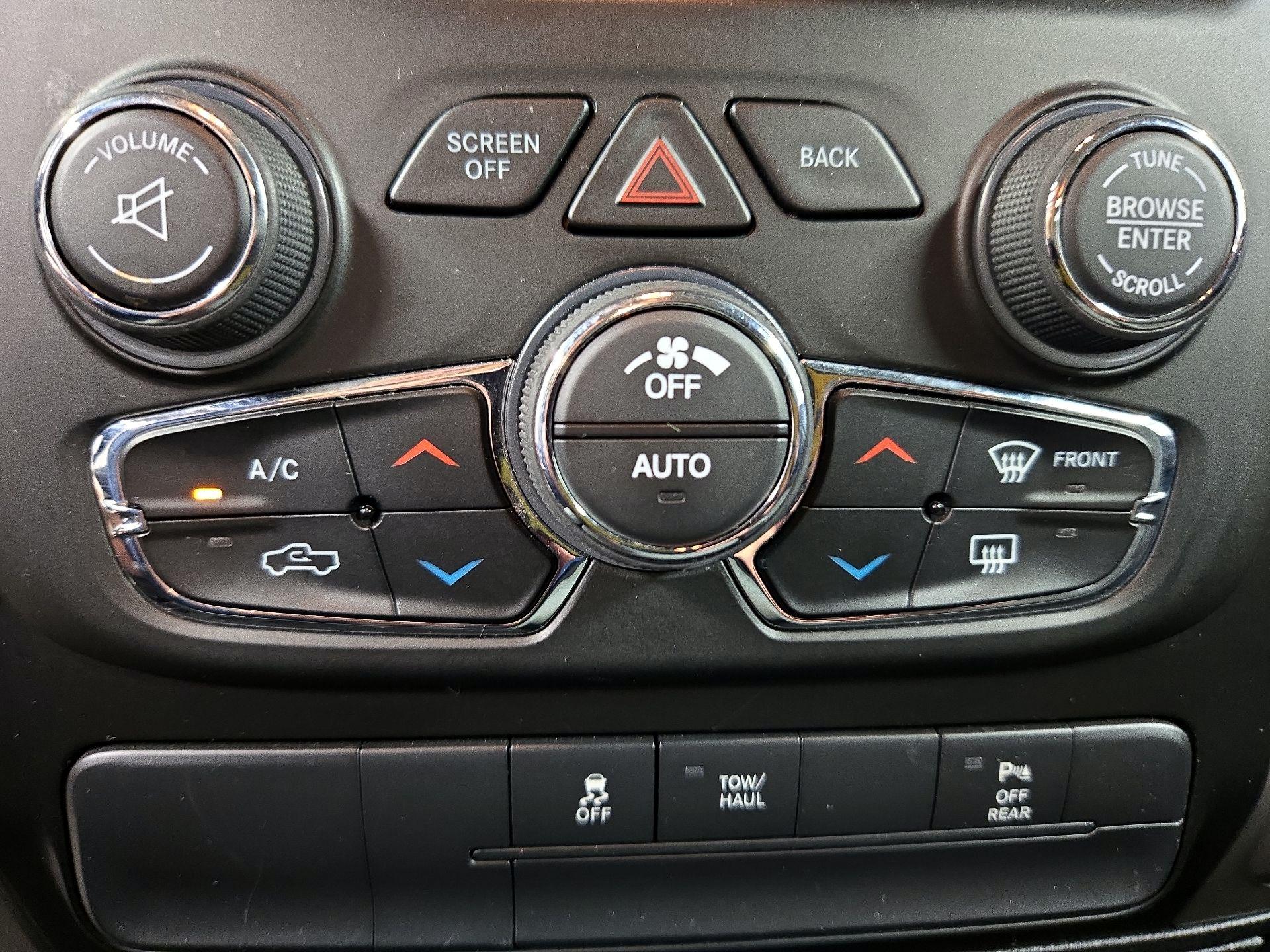 Thumbnail: 2019 RAM 1500 Classic - 16