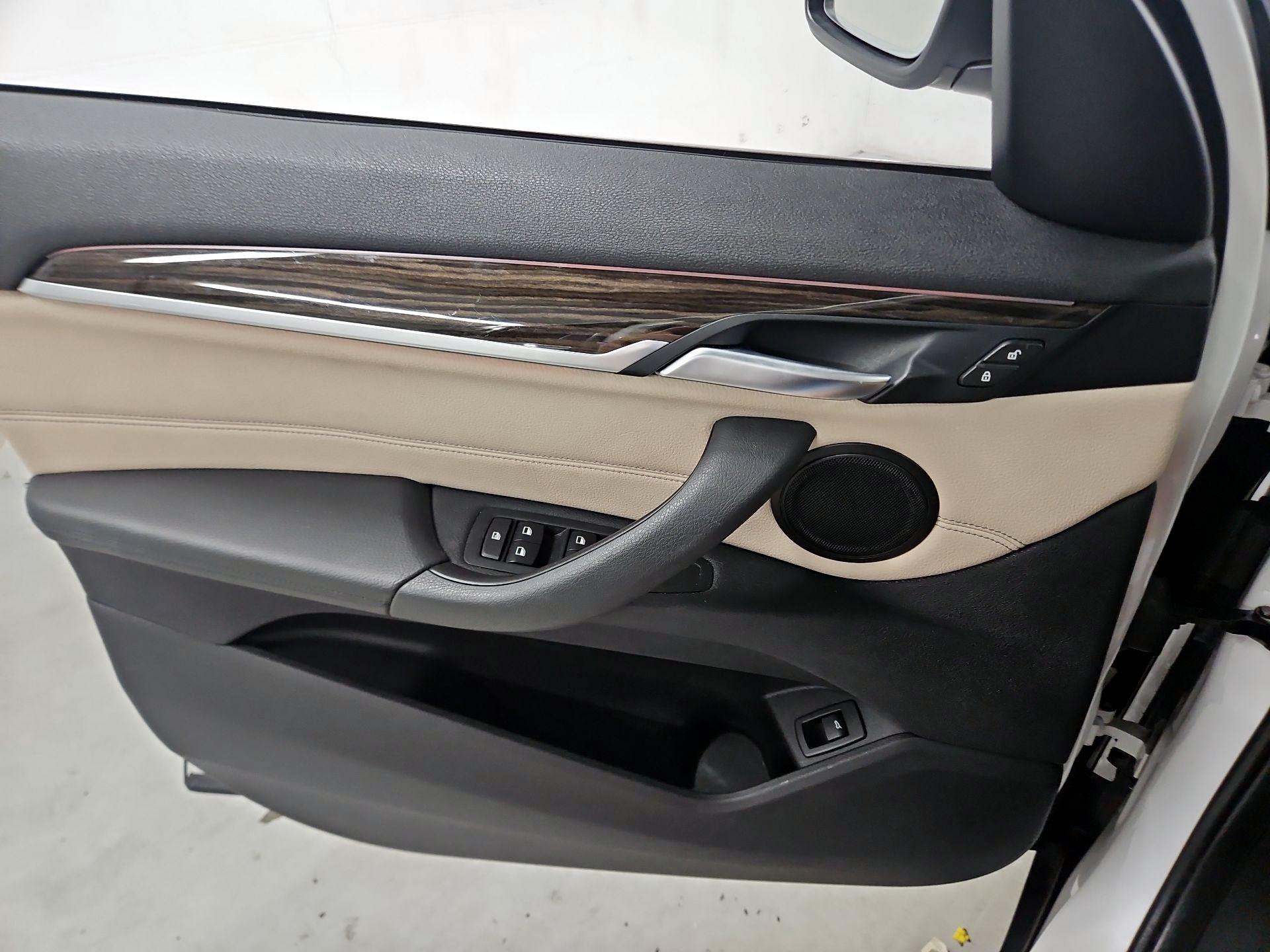 Thumbnail: 2016 BMW X1 - 12