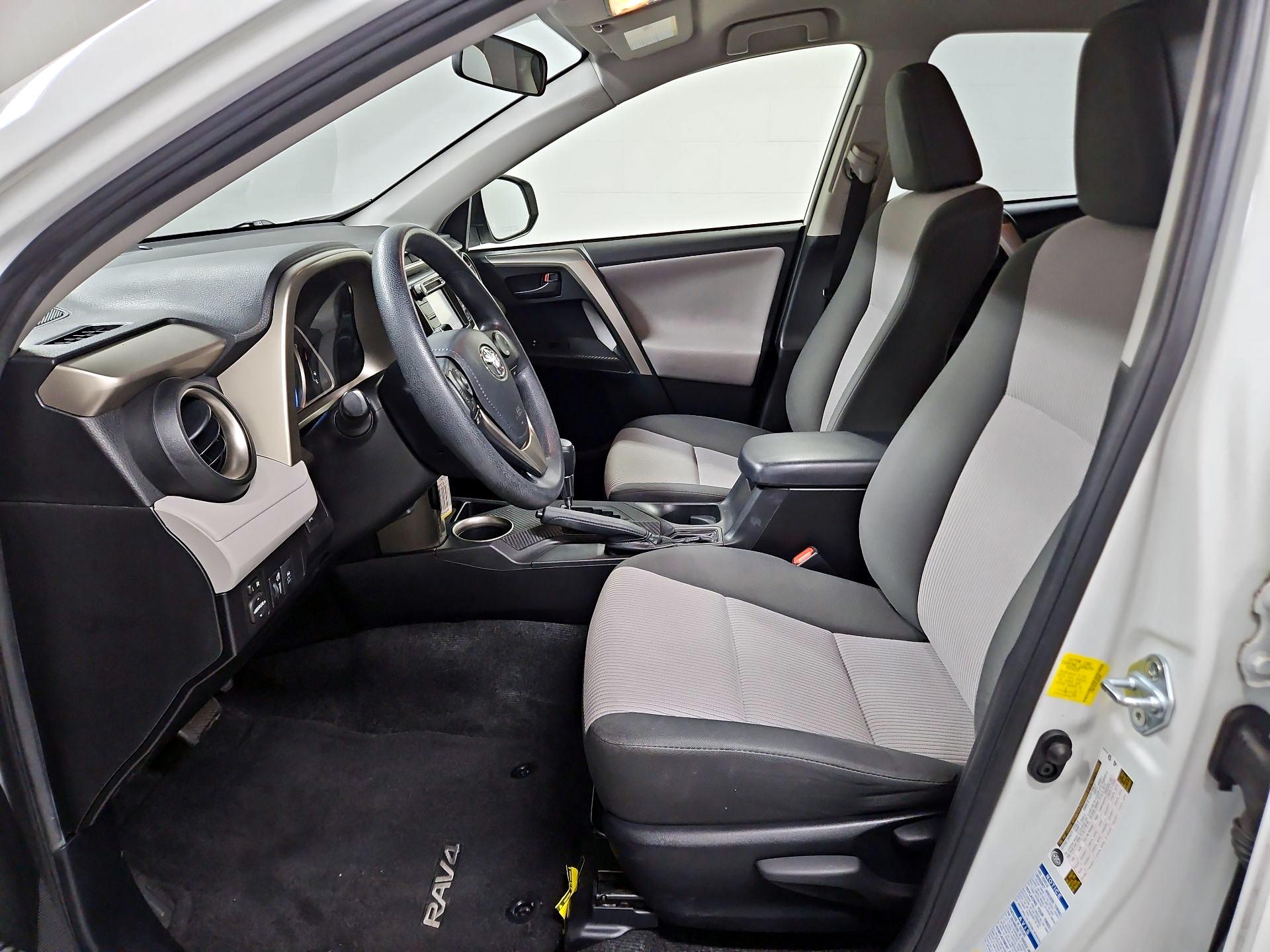Thumbnail: 2015 Toyota RAV4 - 11