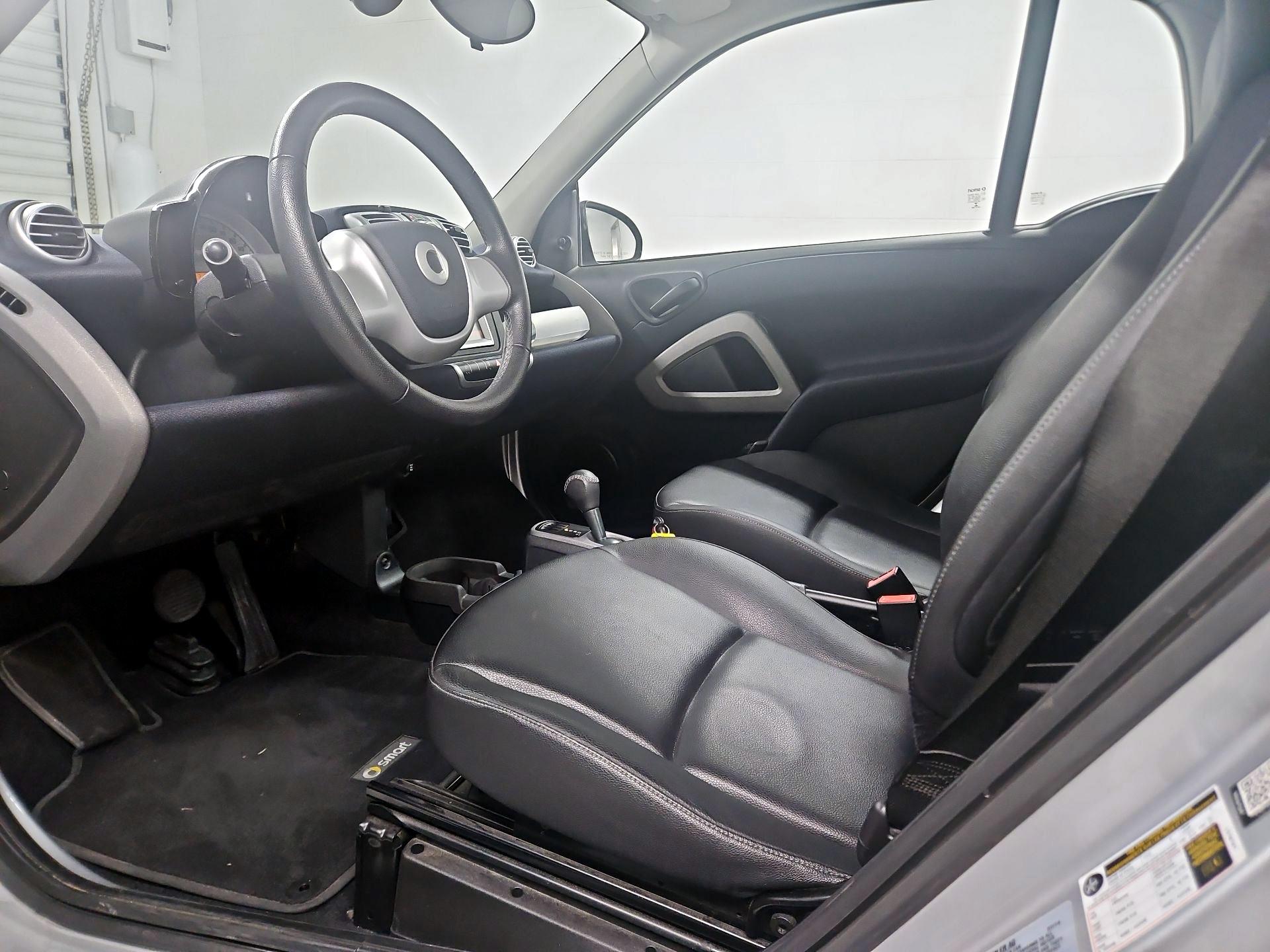 Thumbnail: 2015 smart fortwo - 11