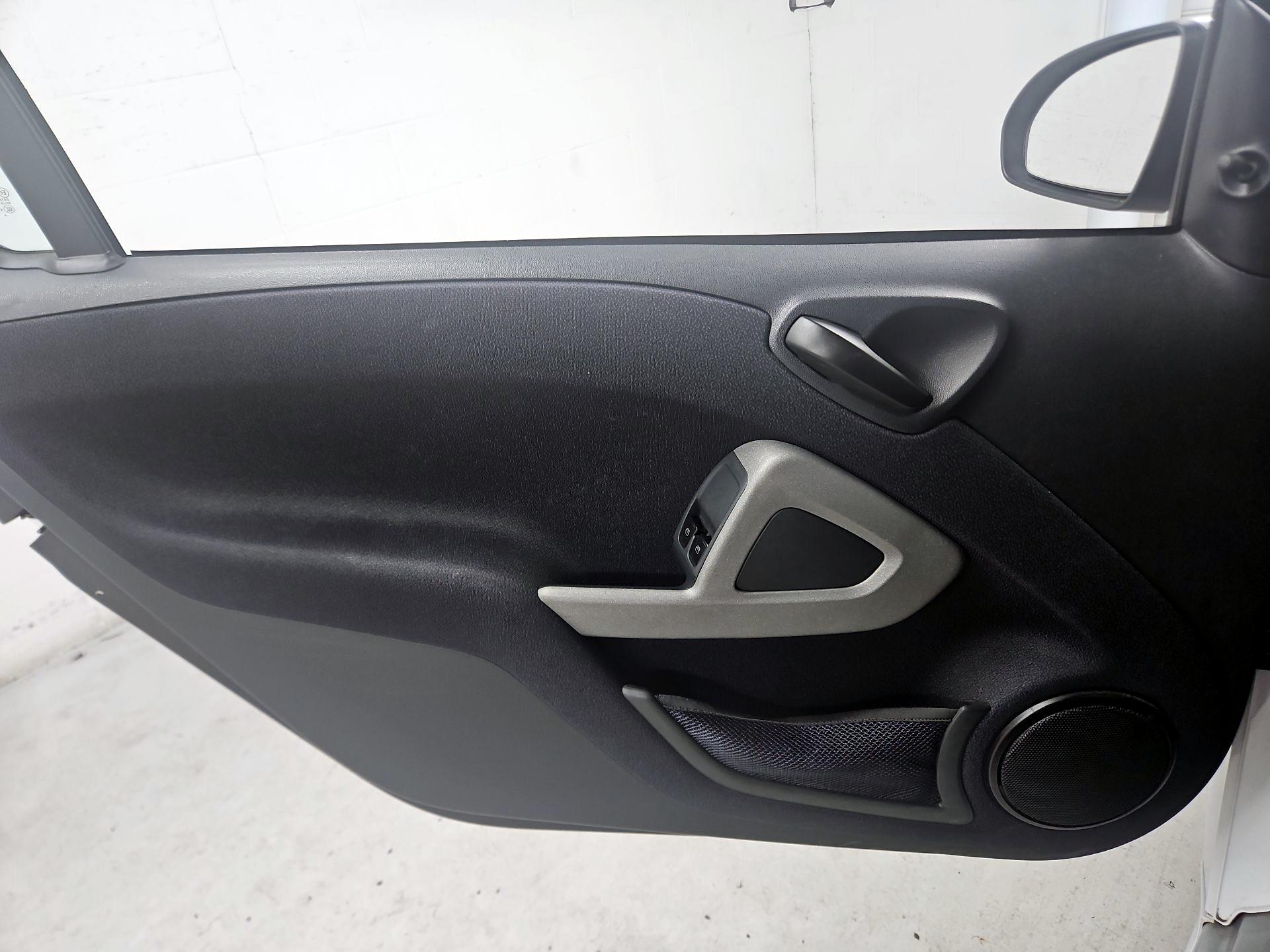 Thumbnail: 2015 smart fortwo - 12