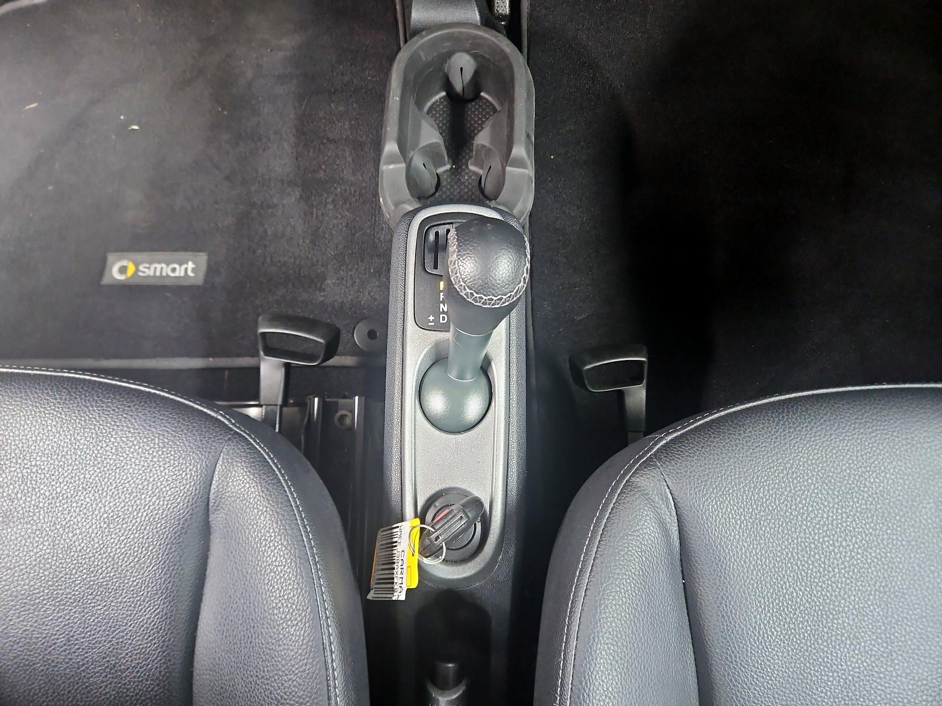 Thumbnail: 2015 smart fortwo - 15