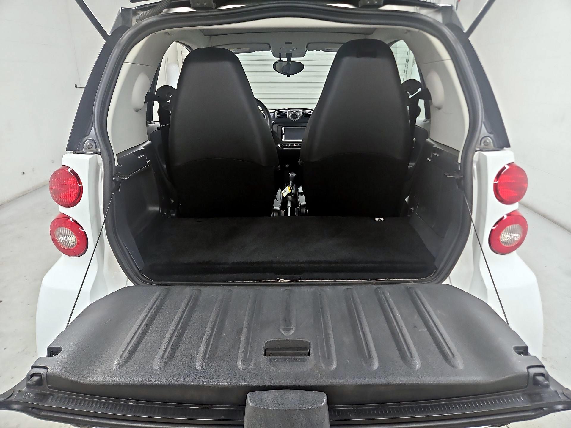 Thumbnail: 2015 smart fortwo - 17