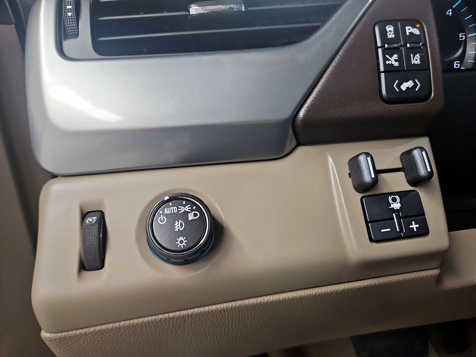 Thumbnail: 2015 Chevrolet Tahoe - 13