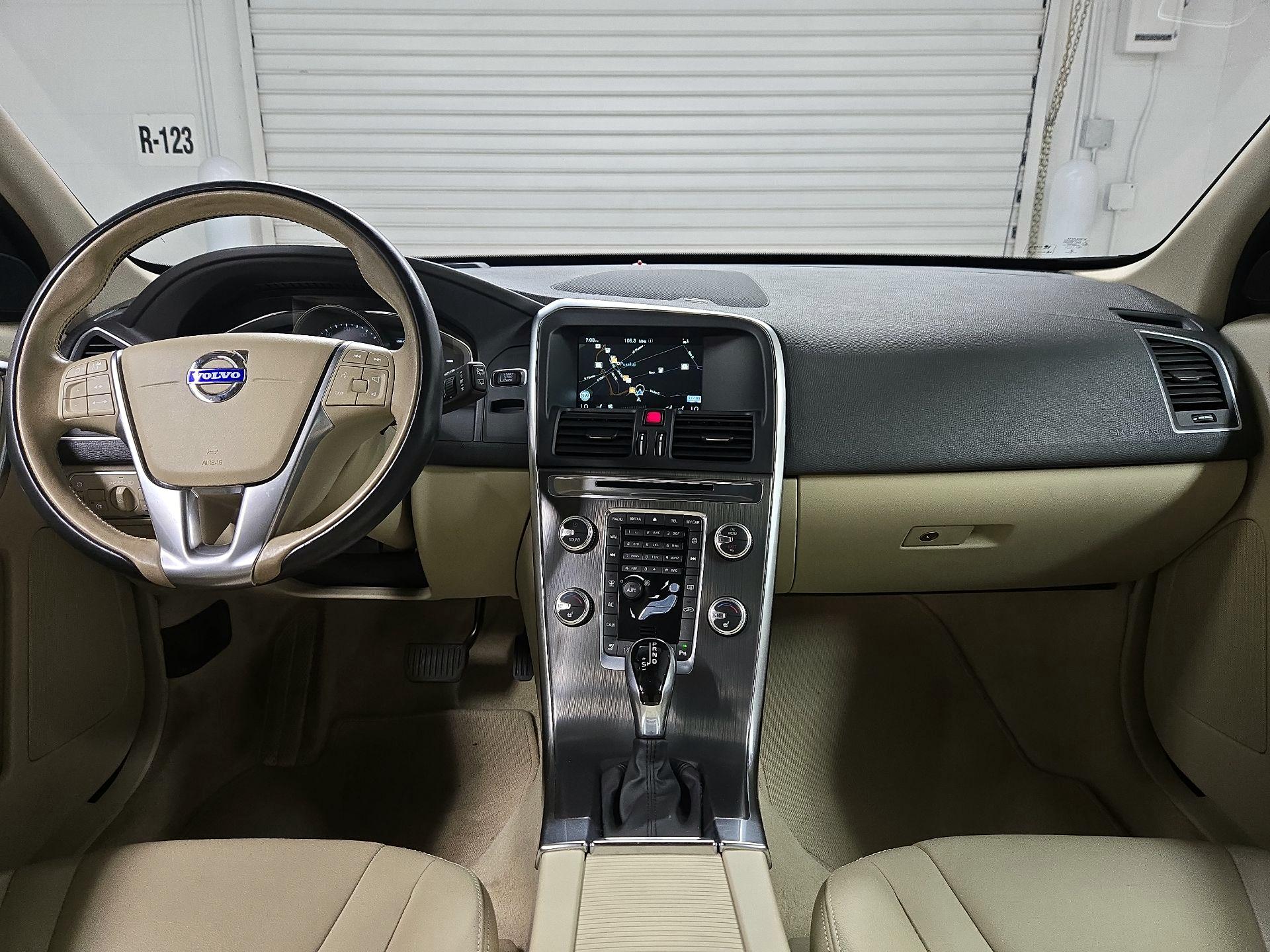 Thumbnail: 2015 Volvo XC60 - 9