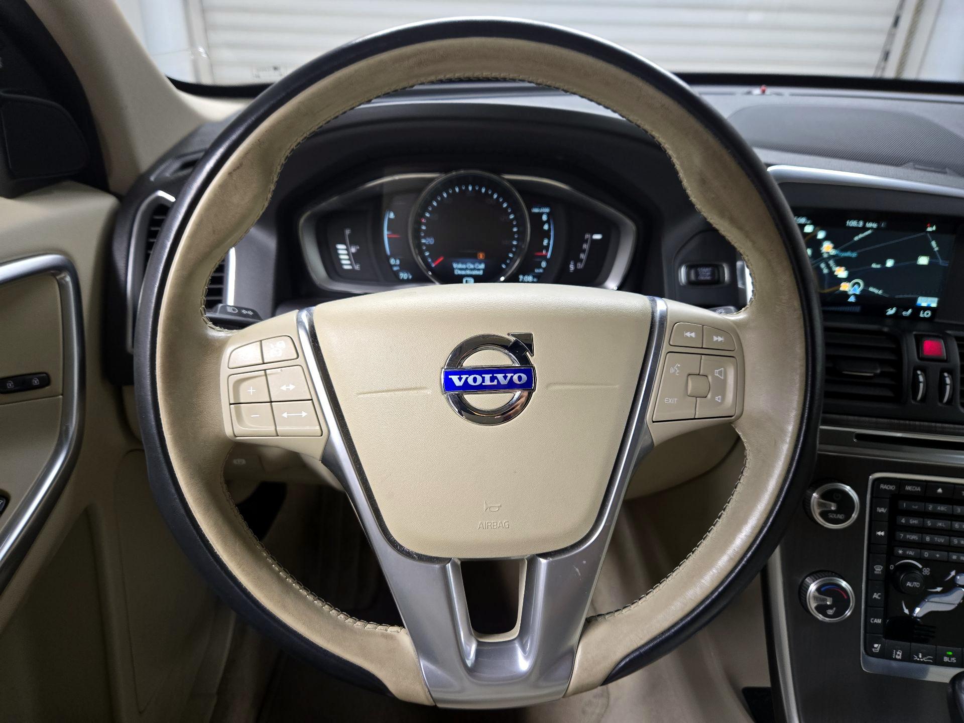 Thumbnail: 2015 Volvo XC60 - 10