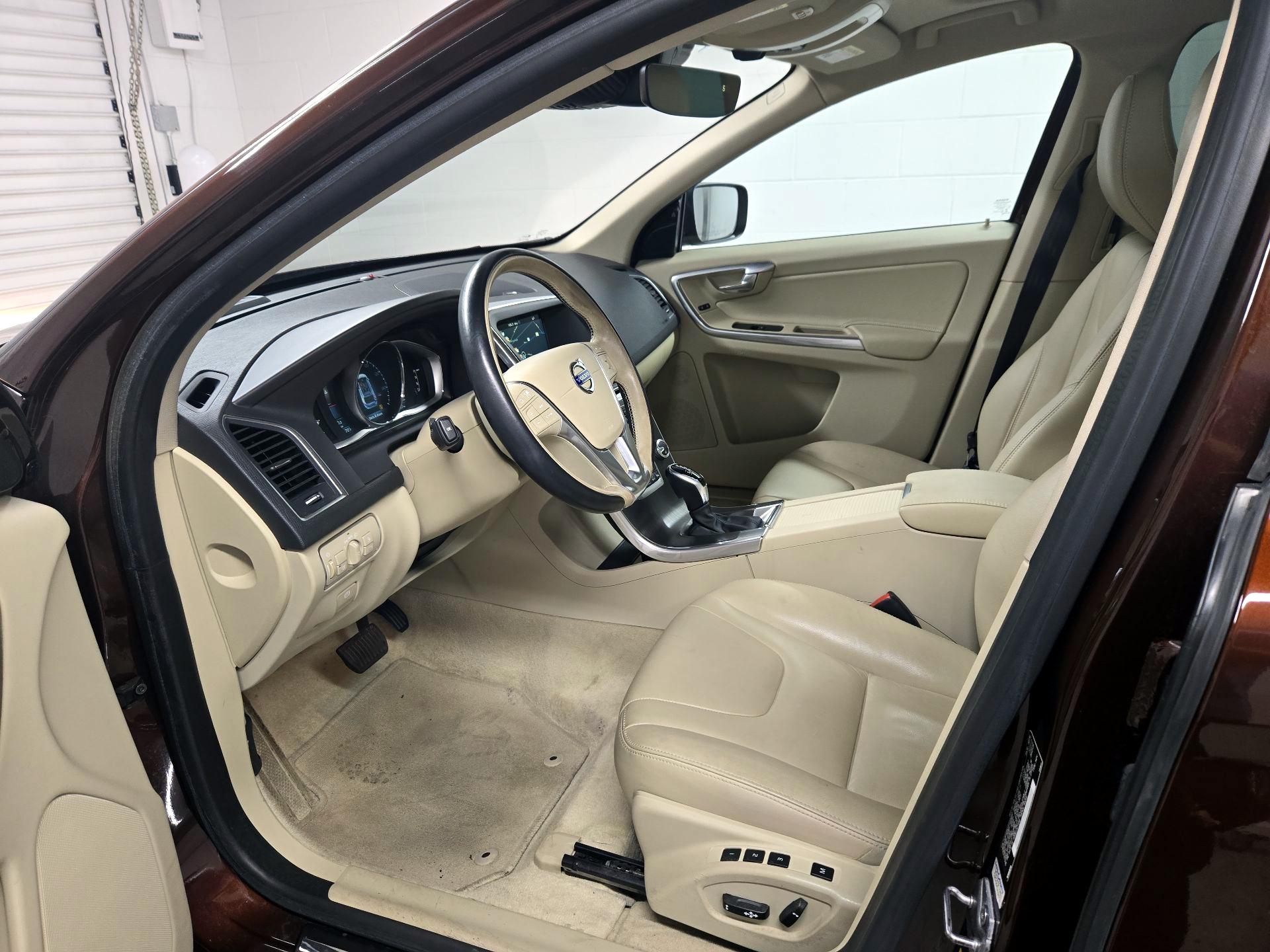 Thumbnail: 2015 Volvo XC60 - 11