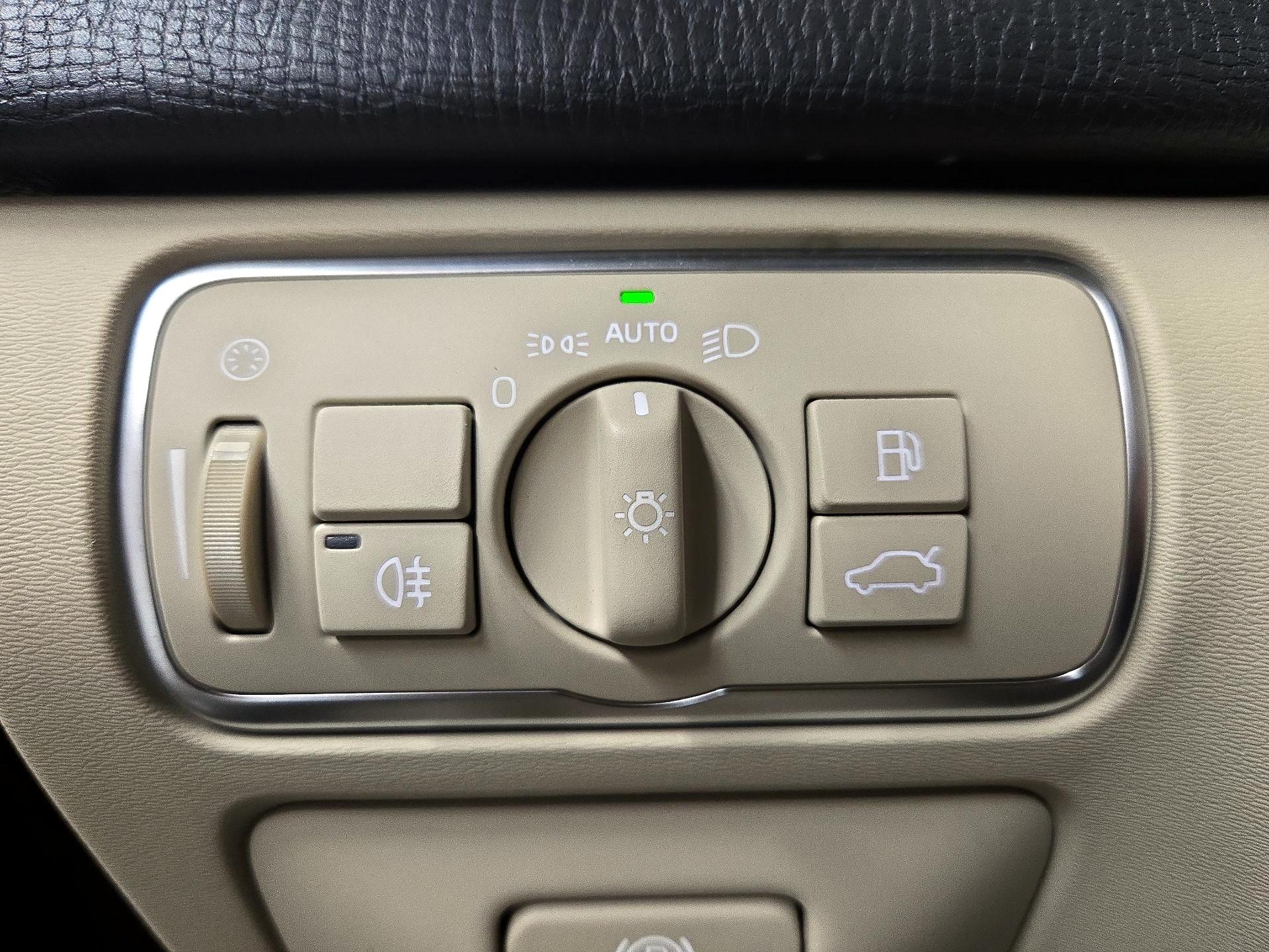 Thumbnail: 2015 Volvo XC60 - 13