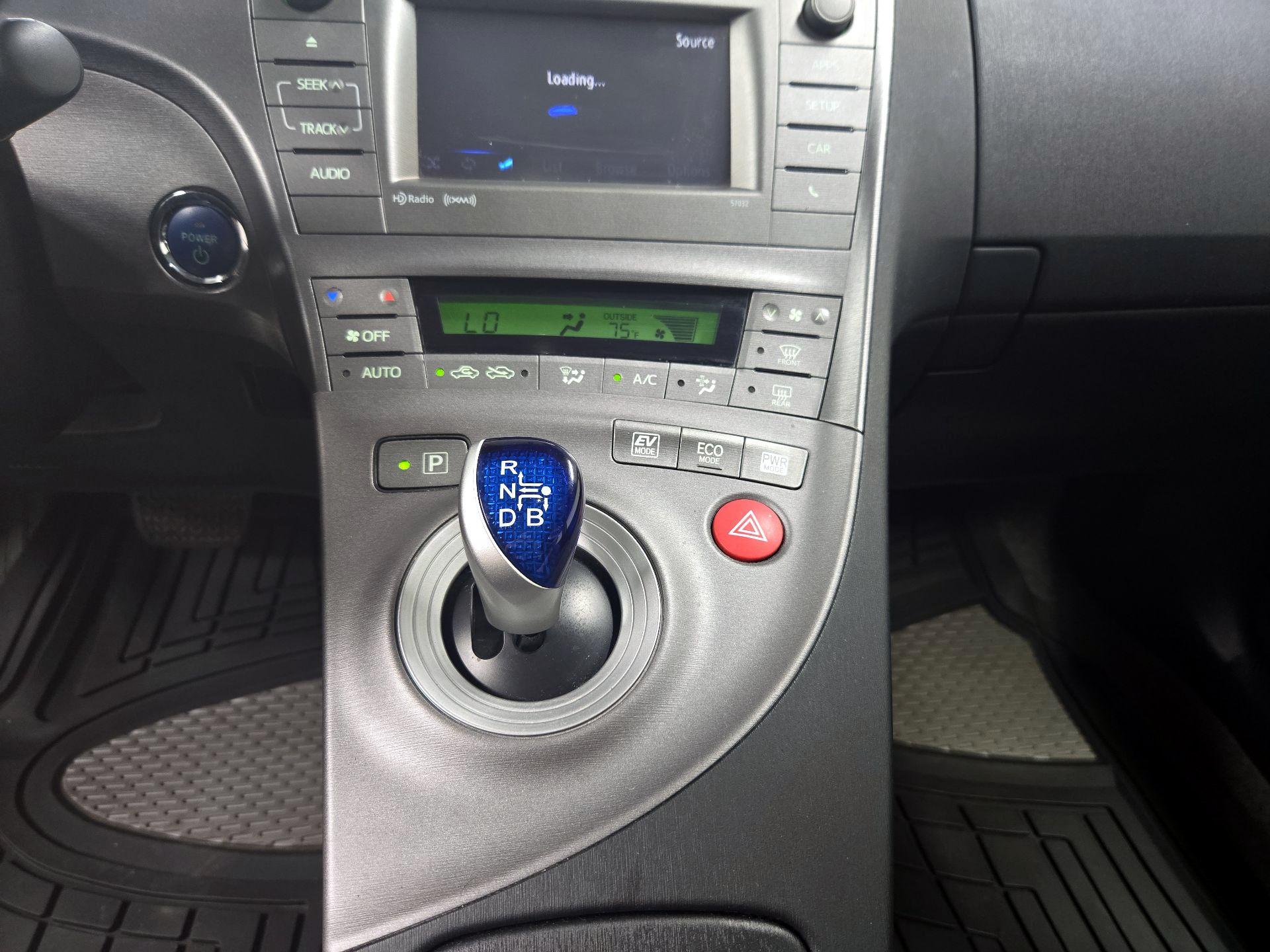 Thumbnail: 2015 Toyota Prius - 17