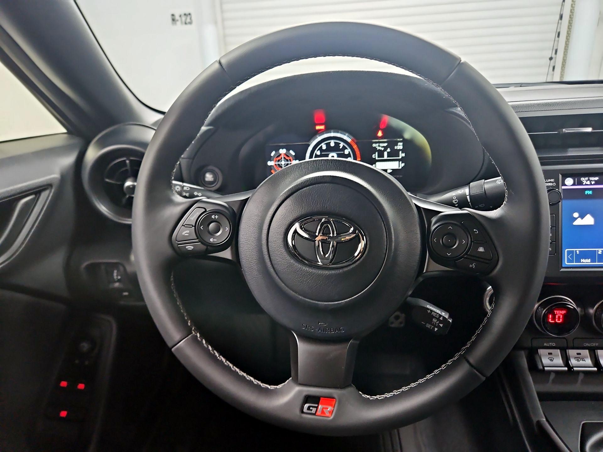 Thumbnail: 2025 Toyota GR86 - 10
