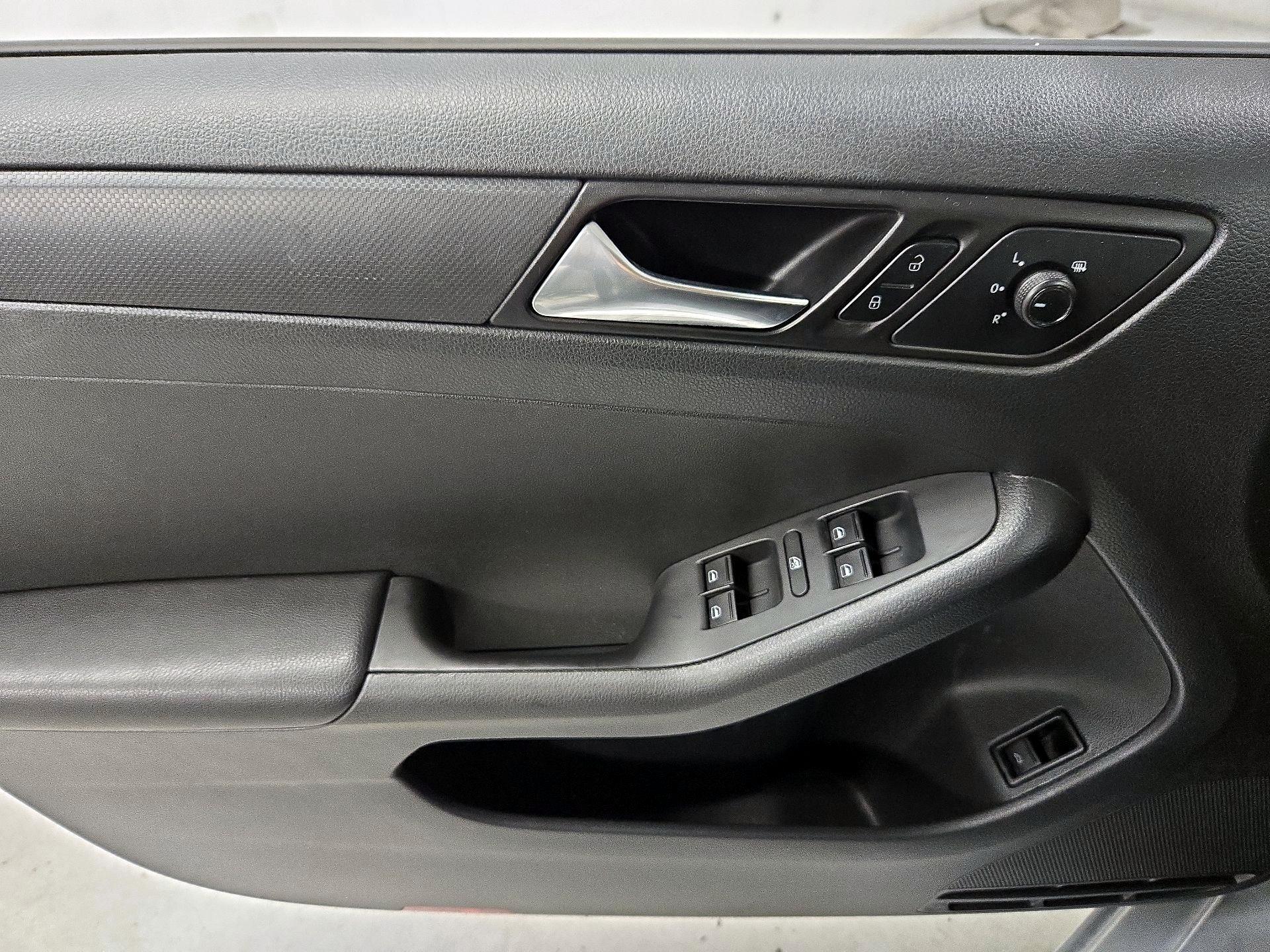 Thumbnail: 2015 Volkswagen Jetta - 12