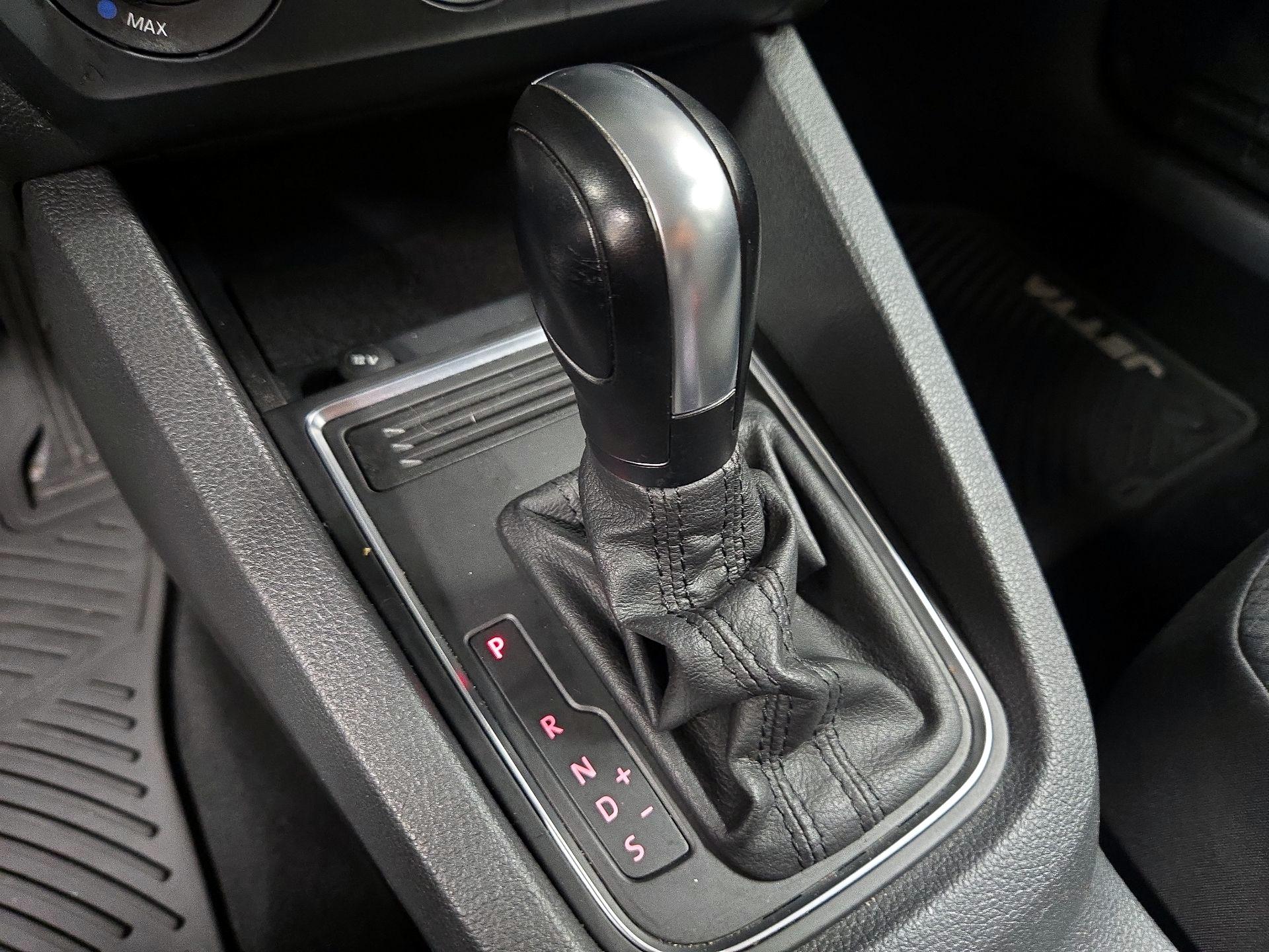 Thumbnail: 2015 Volkswagen Jetta - 16
