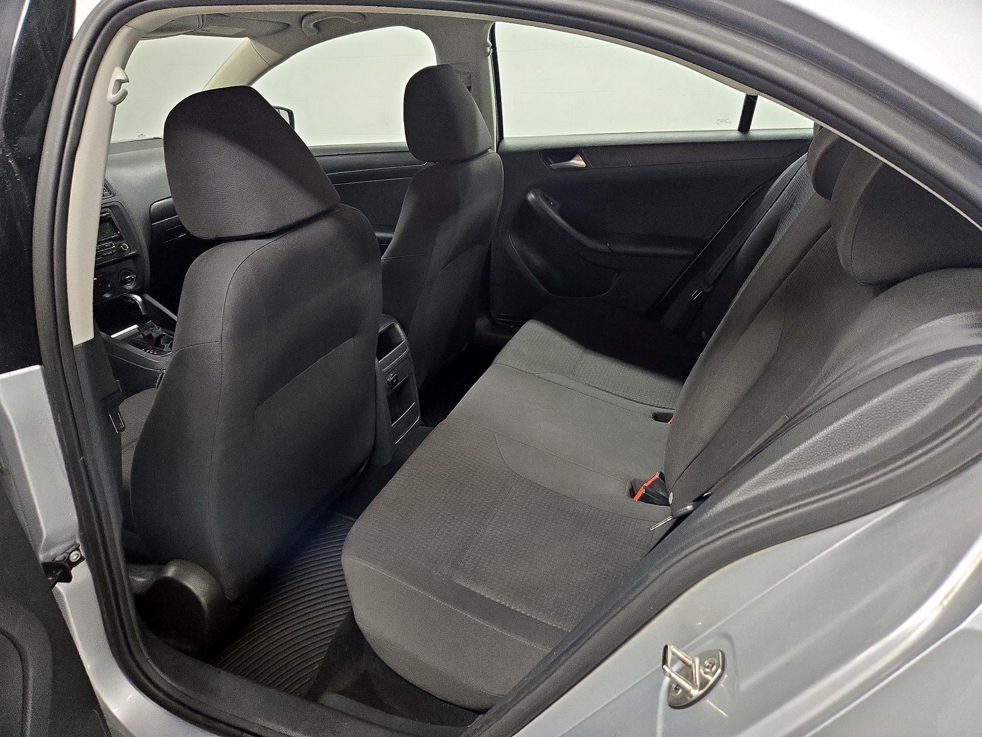 Thumbnail: 2015 Volkswagen Jetta - 18