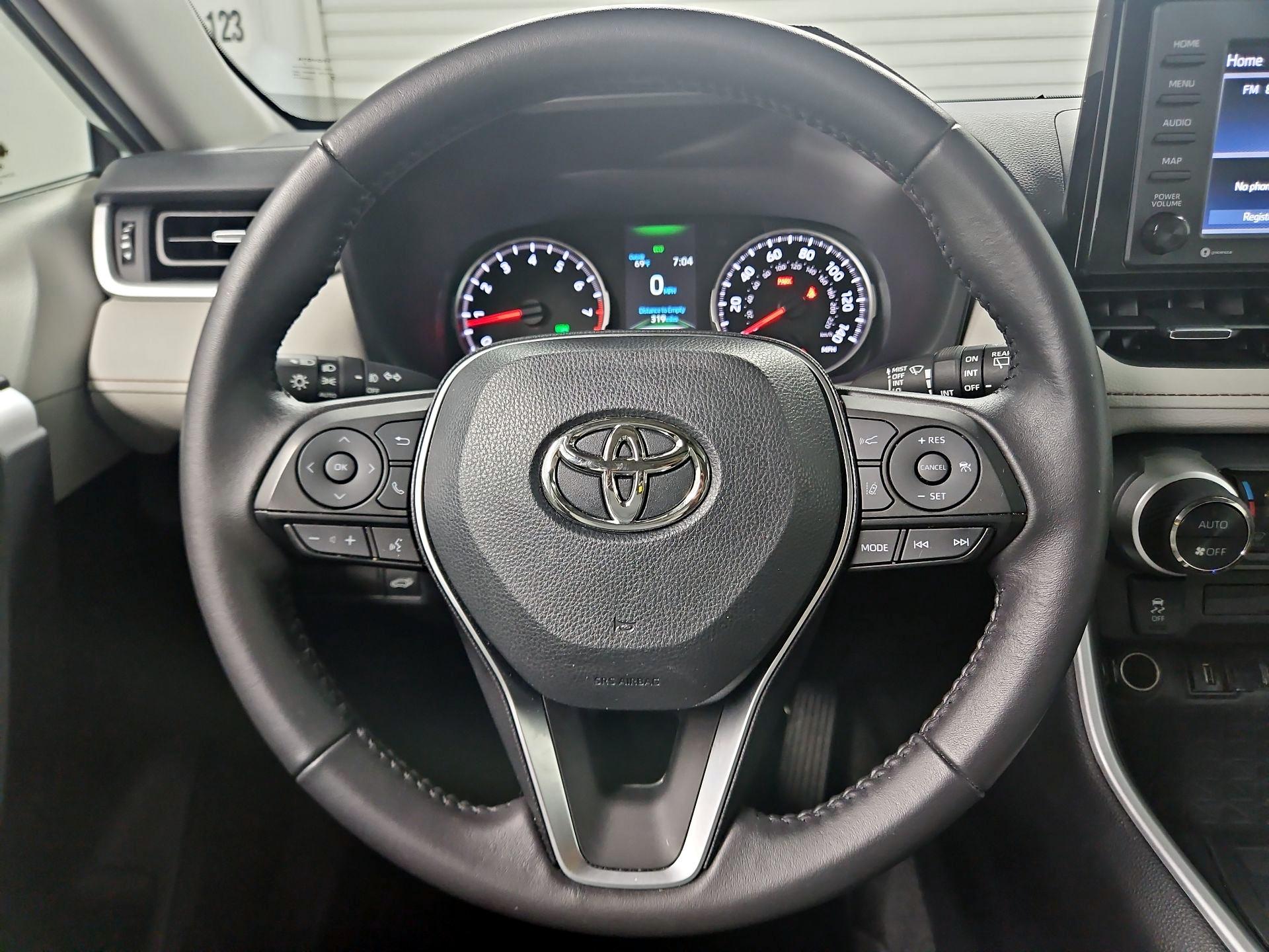 Thumbnail: 2022 Toyota RAV4 - 10