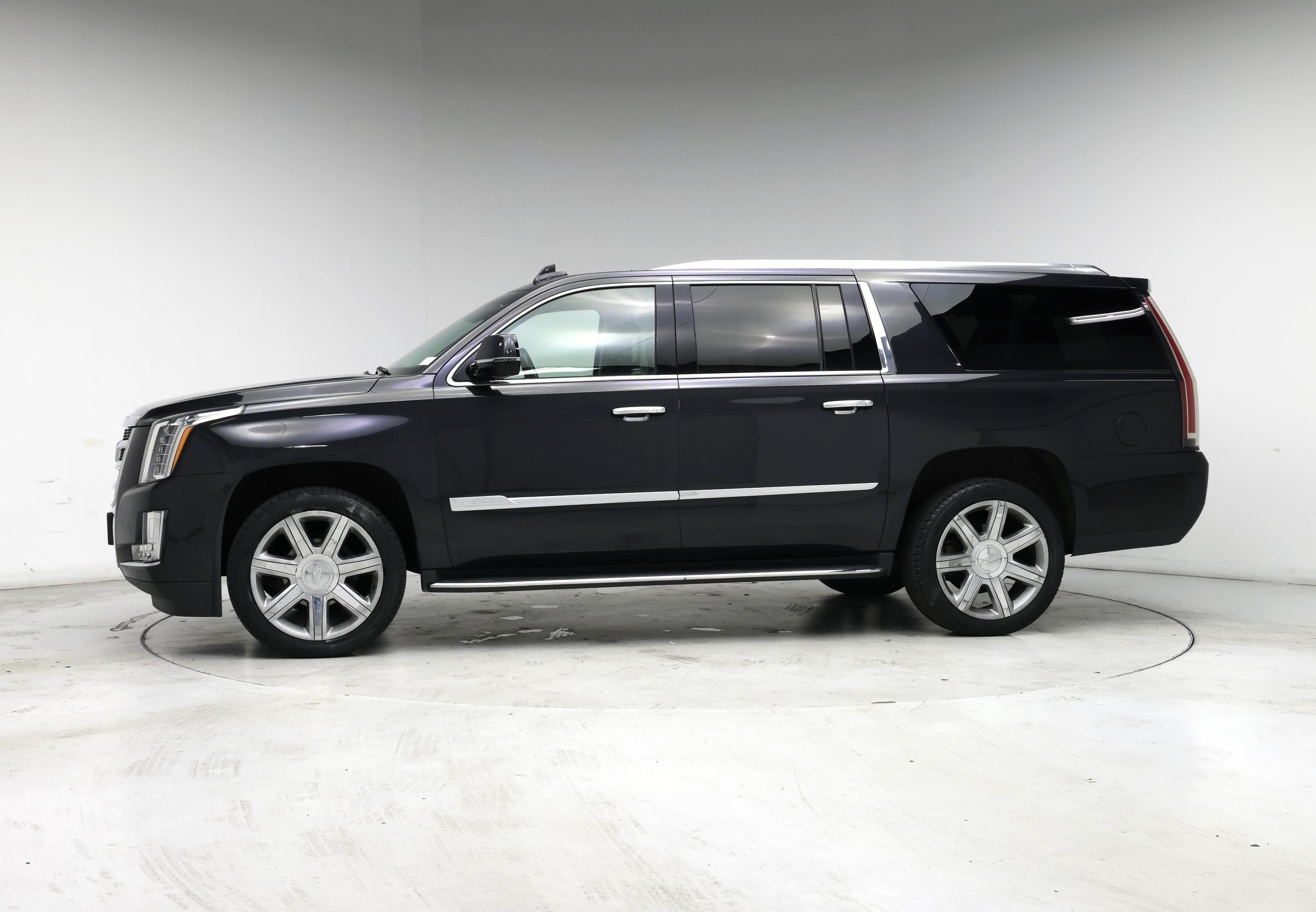 Thumbnail: 2019 Cadillac Escalade - 3