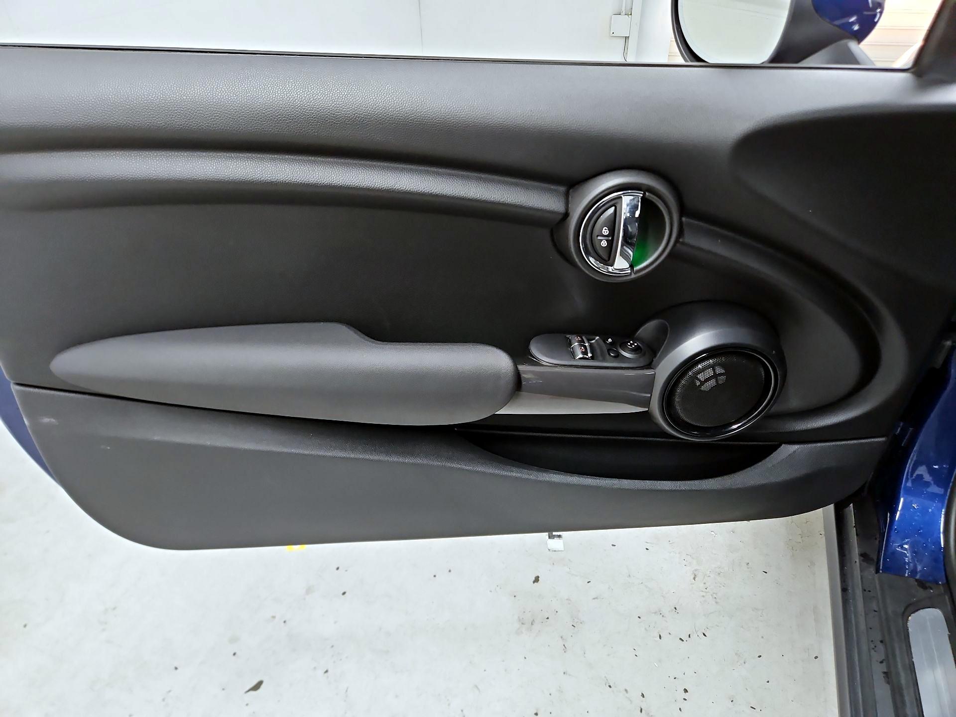 Thumbnail: 2017 MINI Cooper Hardtop - 12