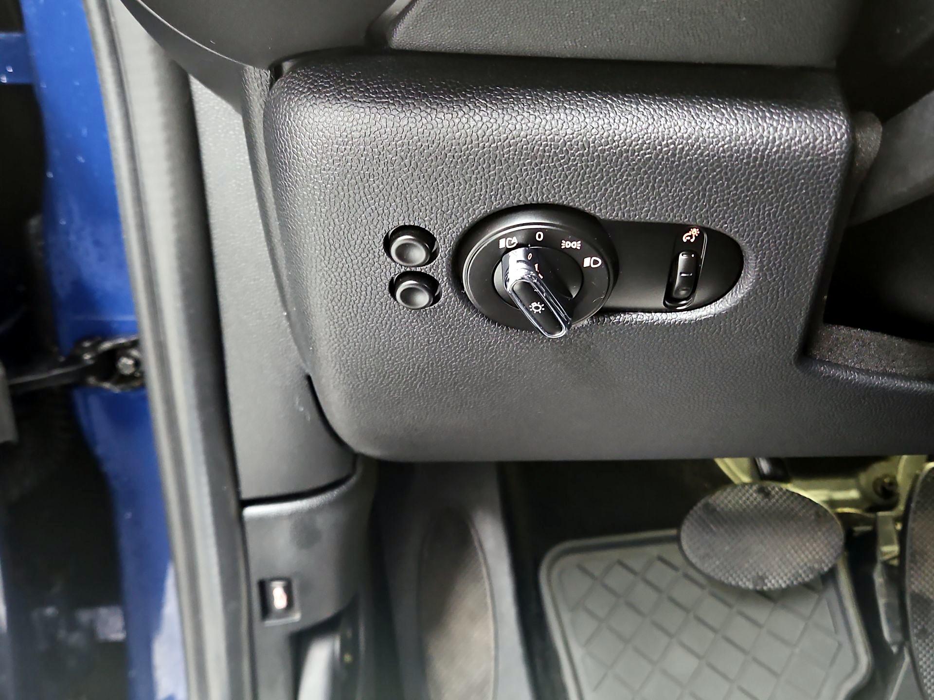 Thumbnail: 2017 MINI Cooper Hardtop - 13