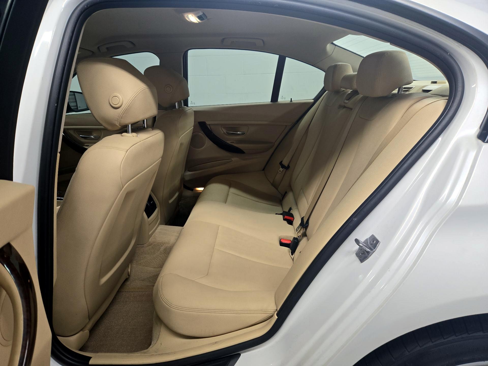 Thumbnail: 2014 BMW 3 Series - 18