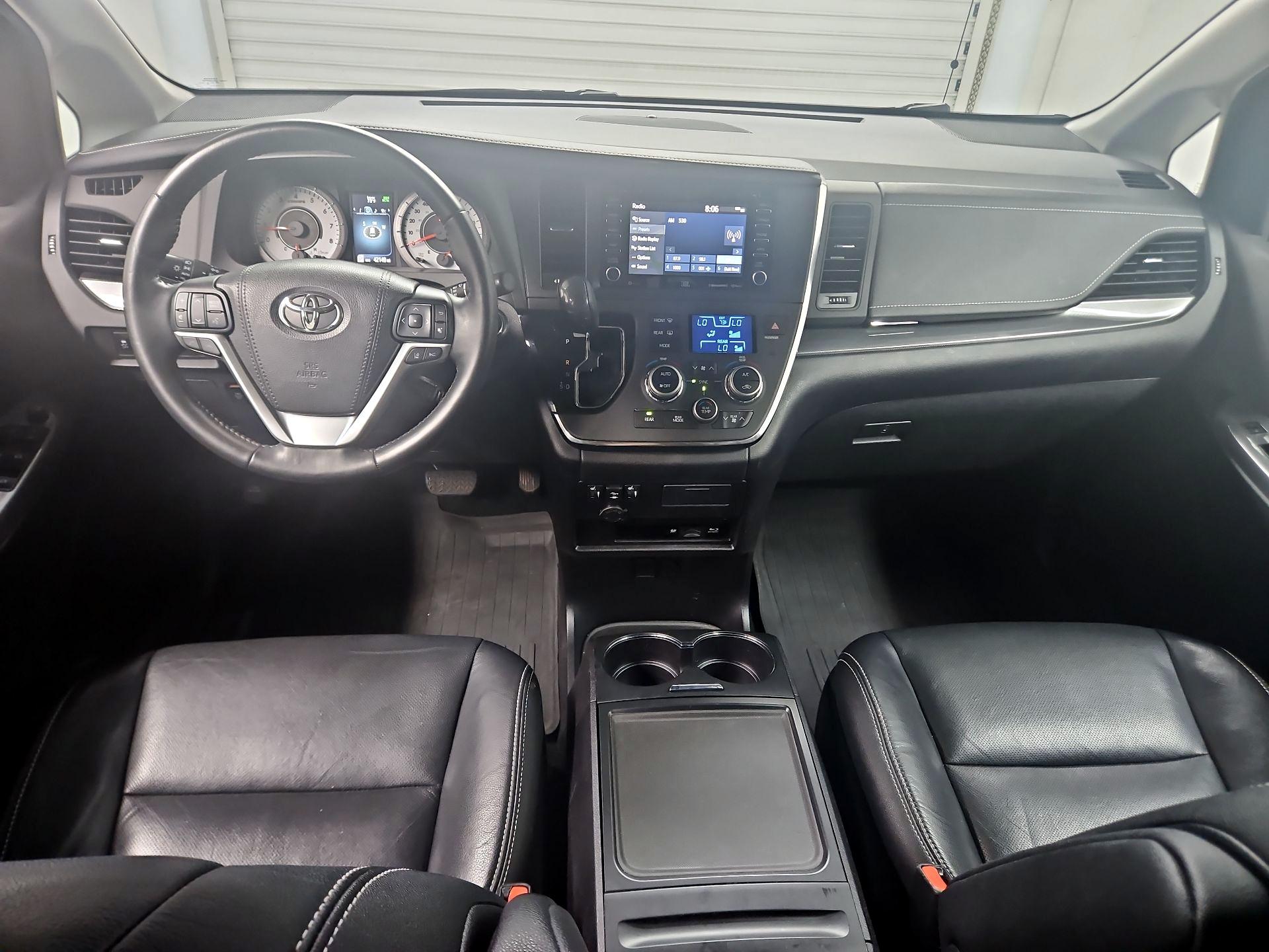 Thumbnail: 2019 Toyota Sienna - 9